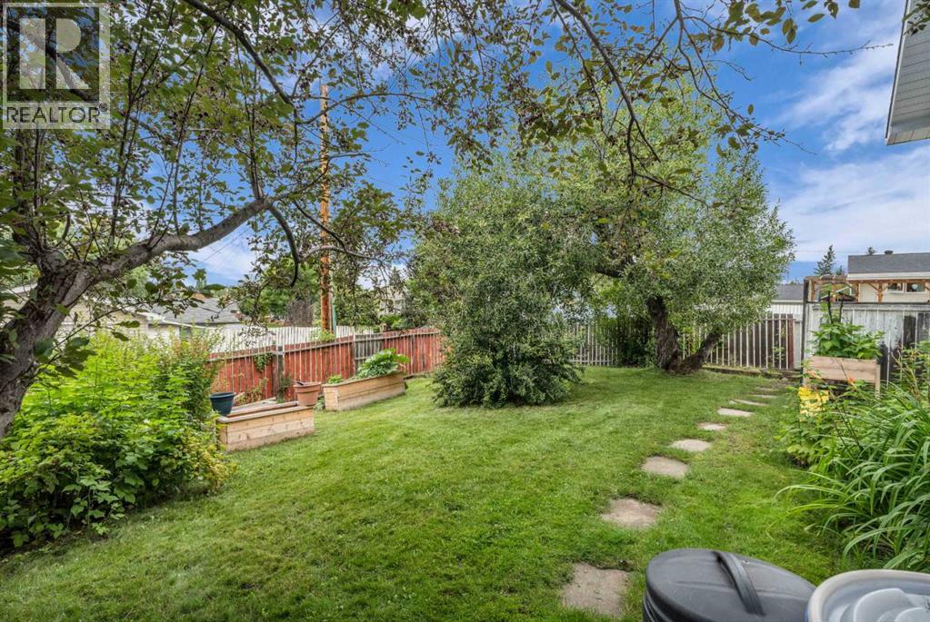 Single Family House Bi-level for Sale in  Queen Alexandra Way SE Queensland Calgary 