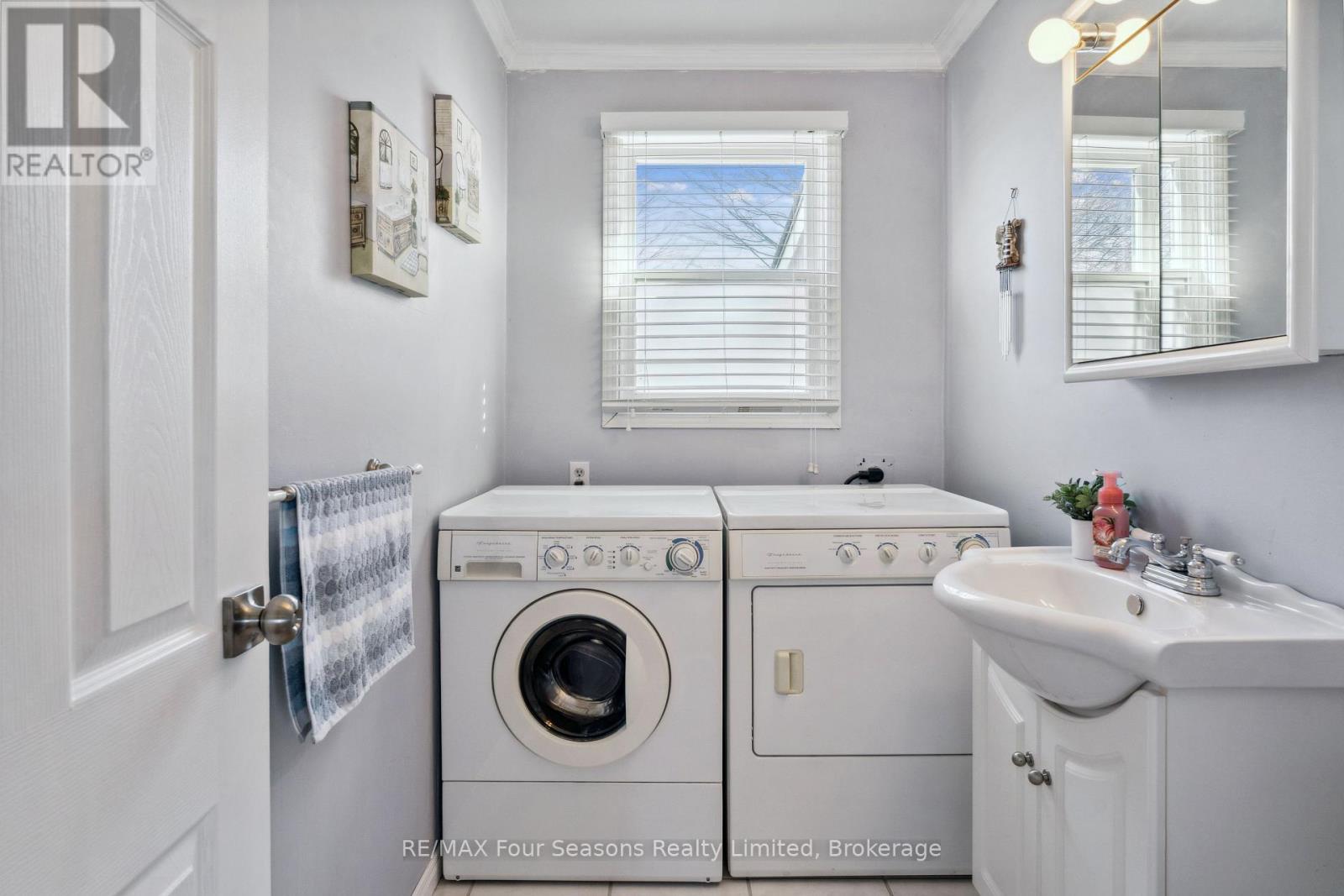 Photo 12 of 46 Erie Street, Collingwood ON