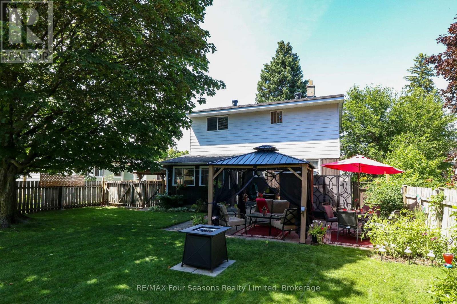 Photo 5 of 46 Erie Street, Collingwood ON