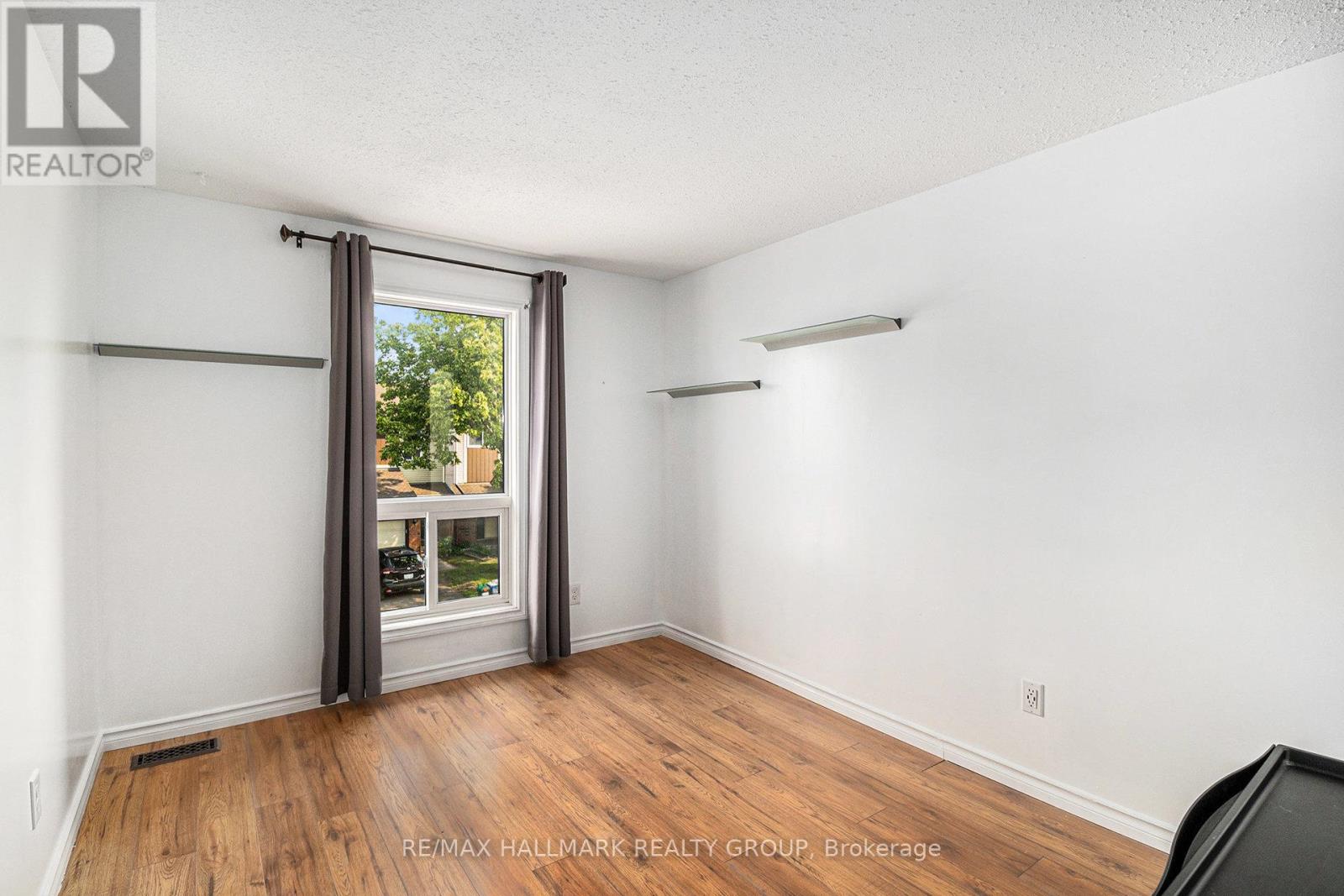 Photo 11 of 67 453 Sandhamn Private, Ottawa ON