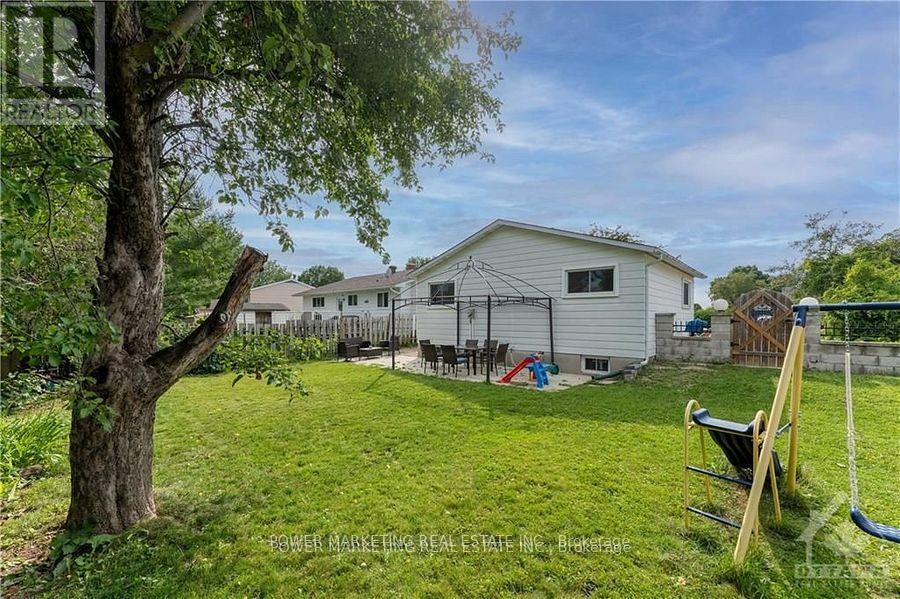 Photo 24 of 29 Courtney Road, Ottawa ON