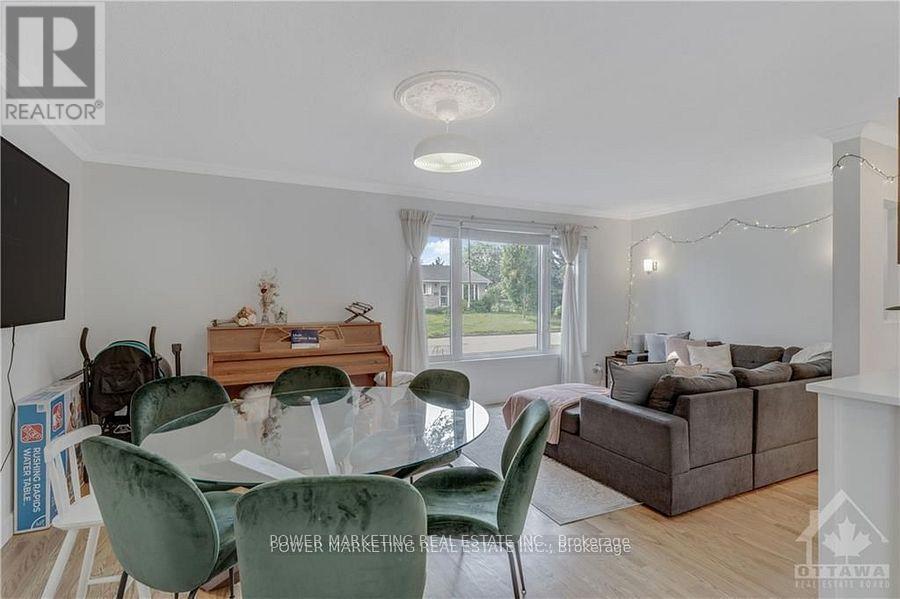 Photo 7 of 29 Courtney Road, Ottawa ON