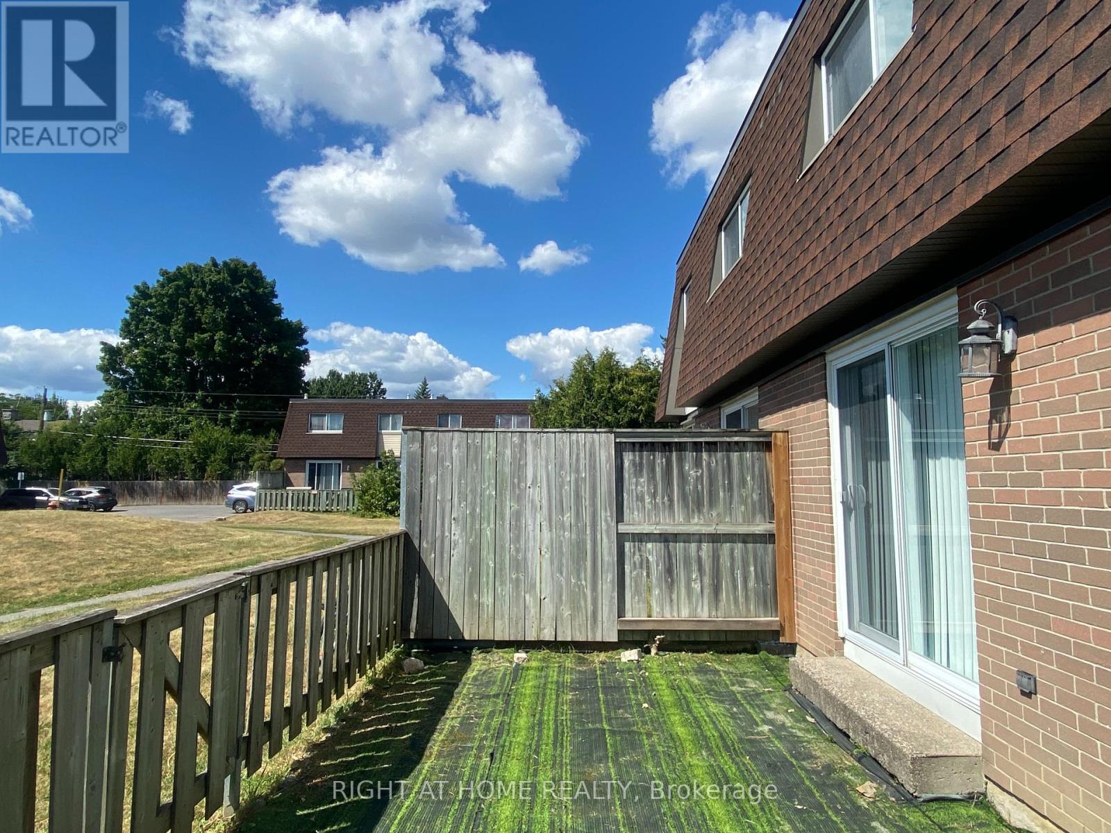 Photo 15 of 271 Ridgepark Private, Ottawa ON