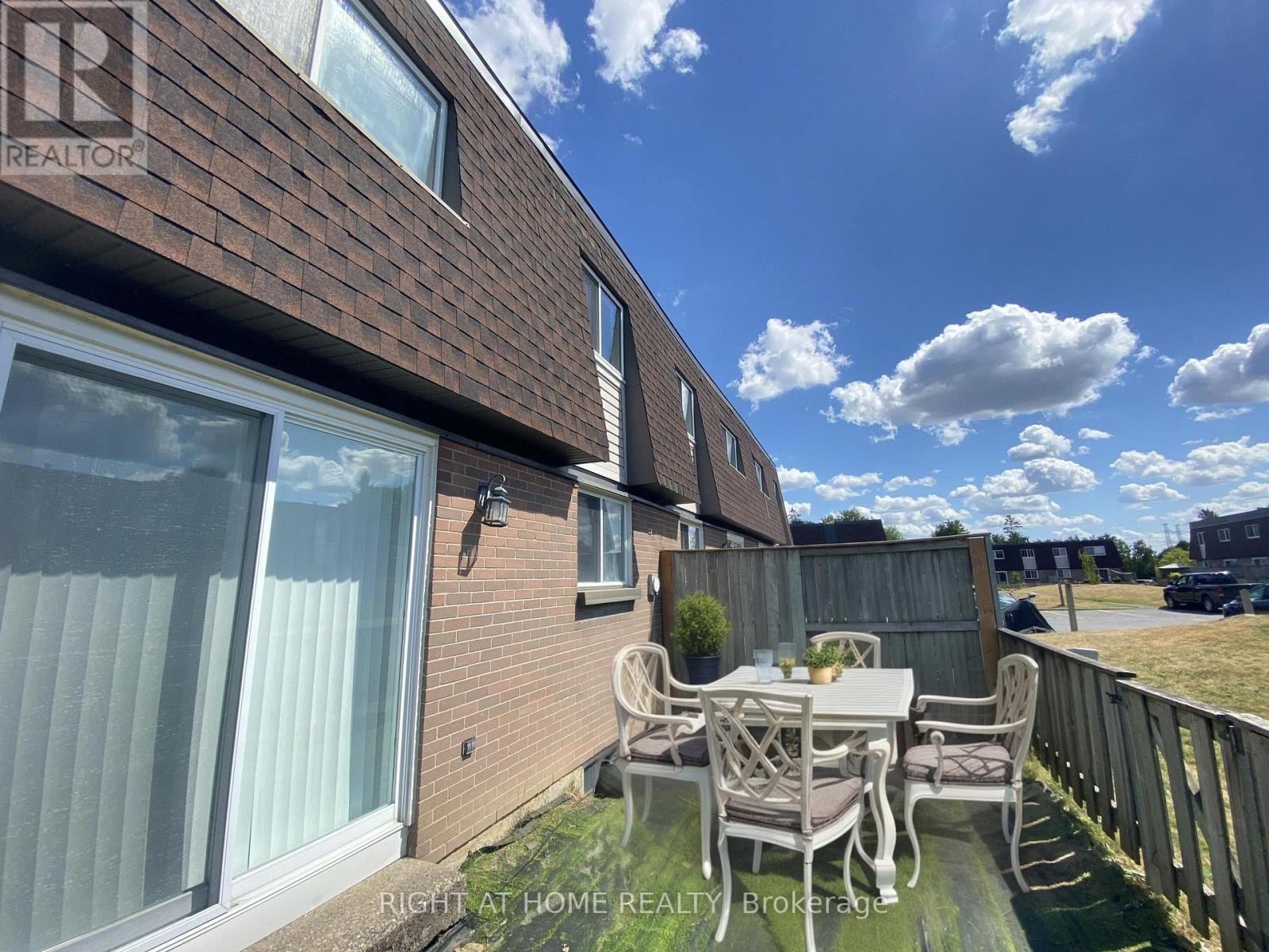 Photo 1 of 271 Ridgepark Private, Ottawa ON