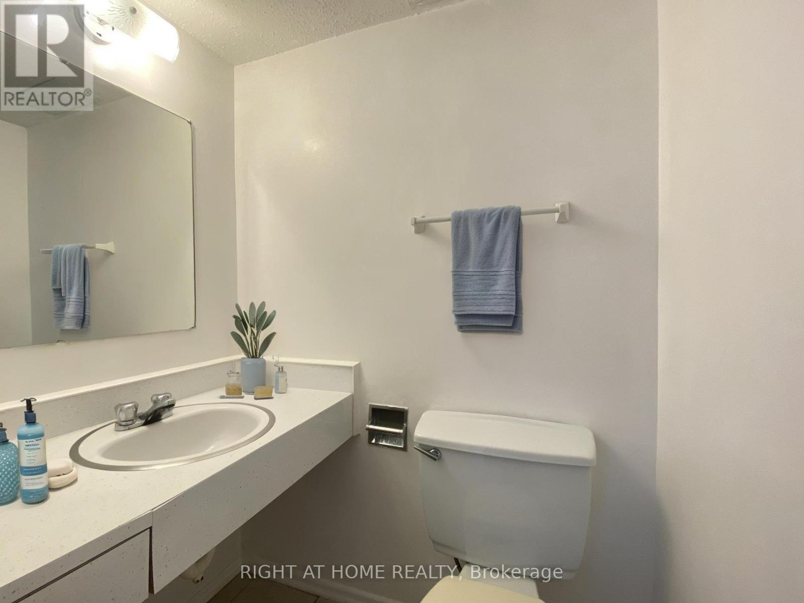 Photo 12 of 271 Ridgepark Private, Ottawa ON