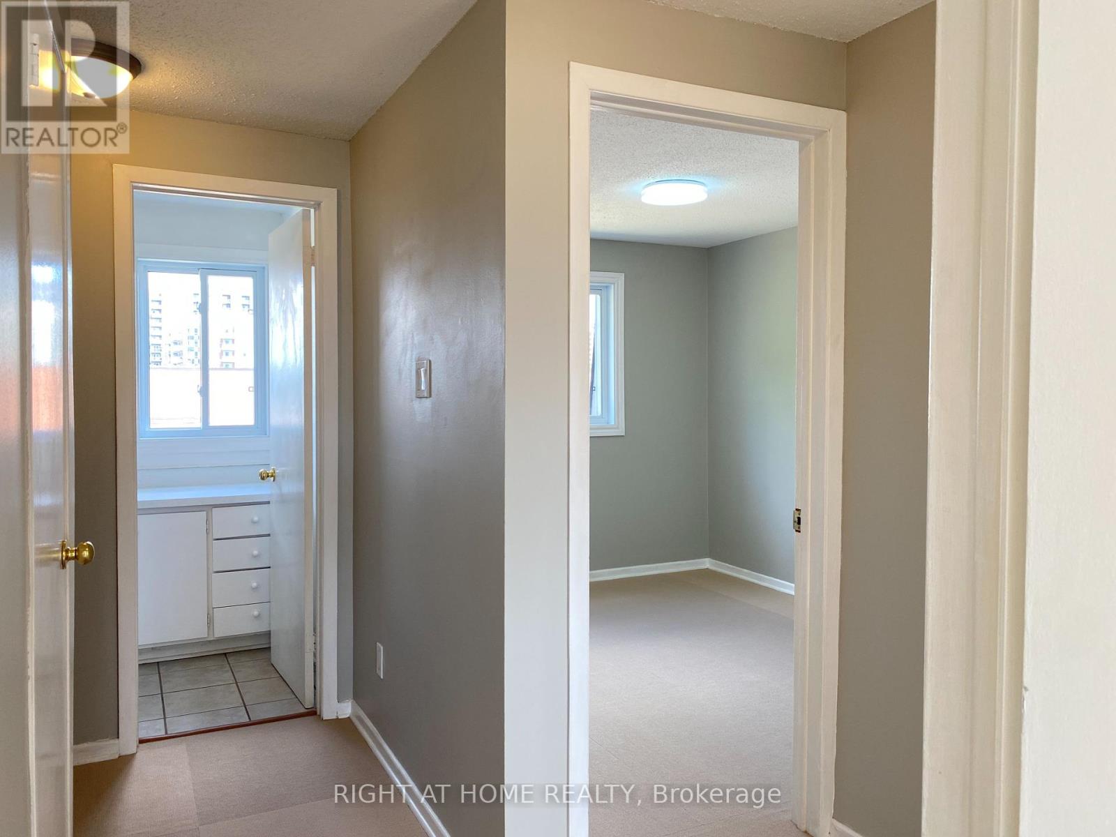 Photo 8 of 271 Ridgepark Private, Ottawa ON