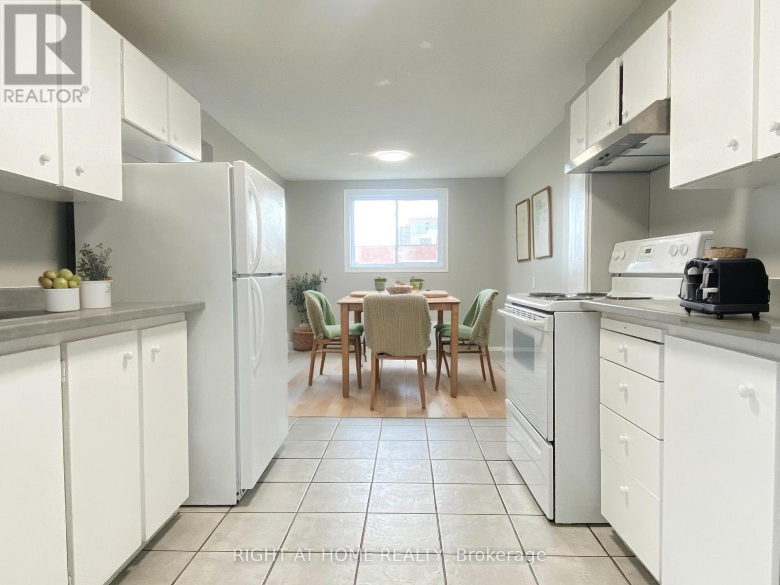Photo 3 of 271 Ridgepark Private, Ottawa ON