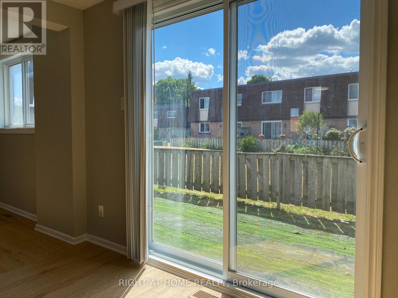 Photo 11 of 271 Ridgepark Private, Ottawa ON