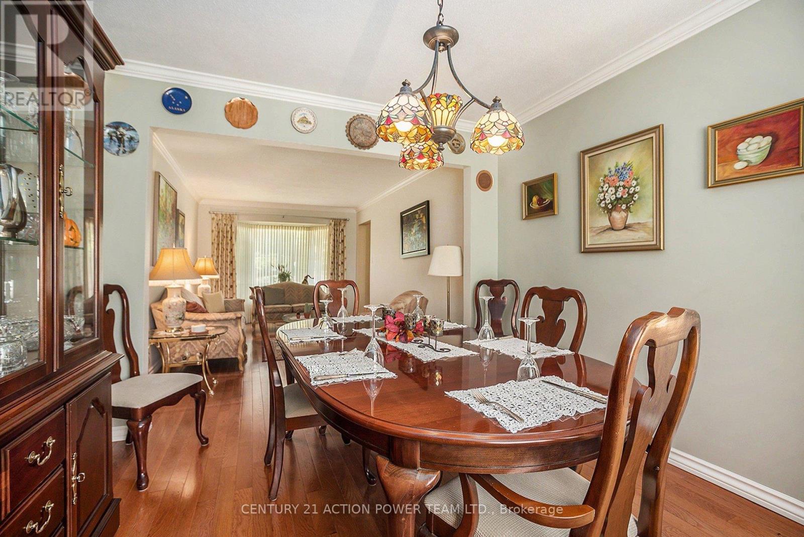 Photo 4 of 1358 Turner Crescent, Ottawa ON