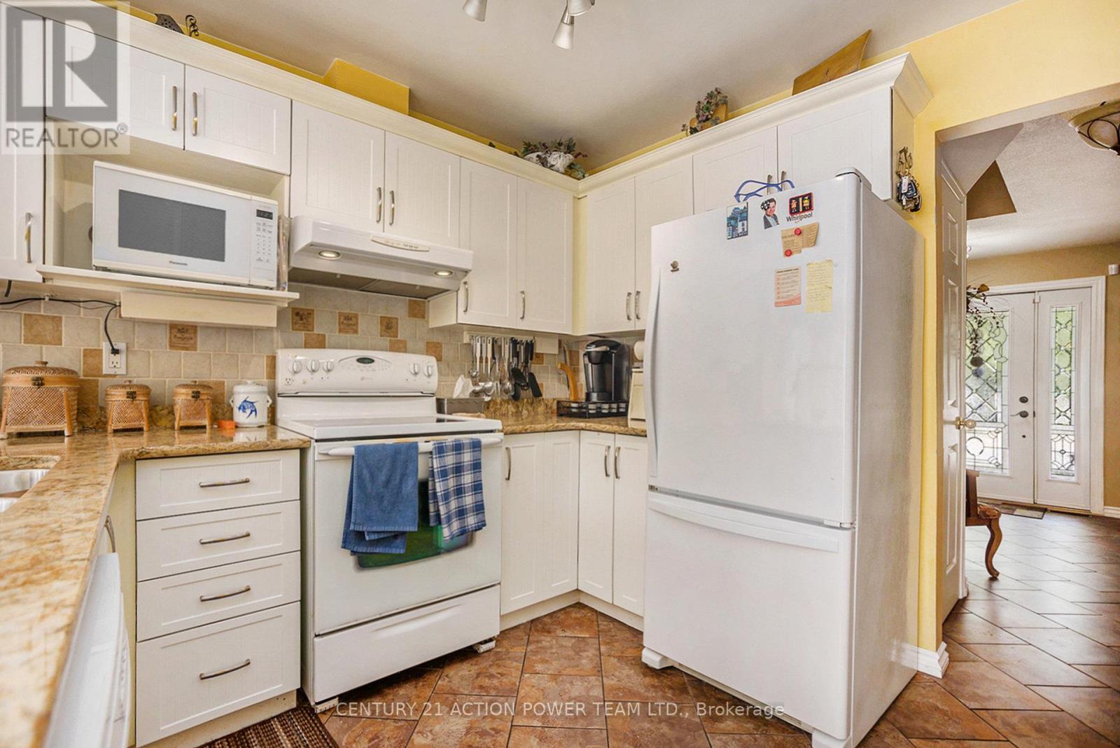 Photo 10 of 1358 Turner Crescent, Ottawa ON