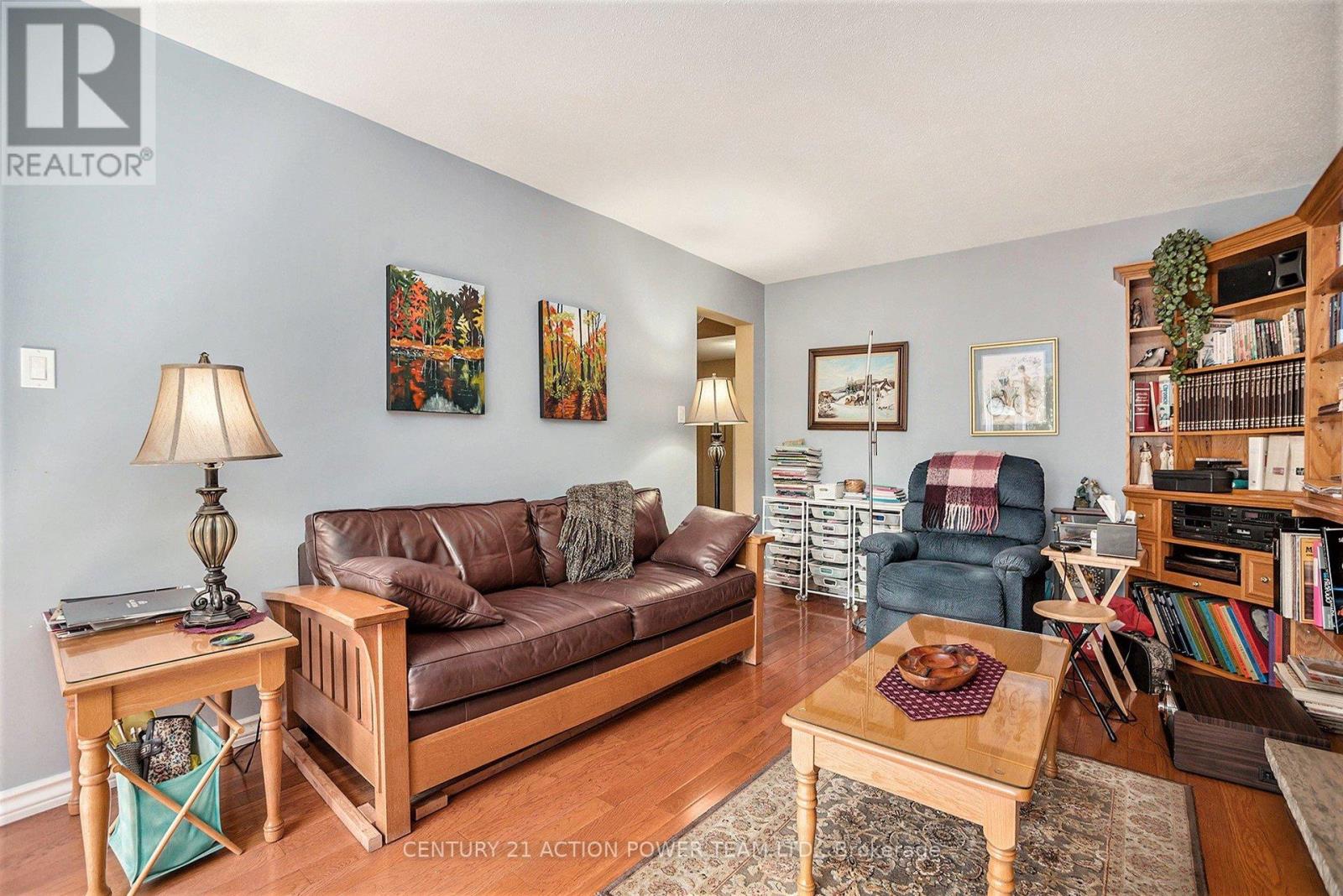Photo 9 of 1358 Turner Crescent, Ottawa ON