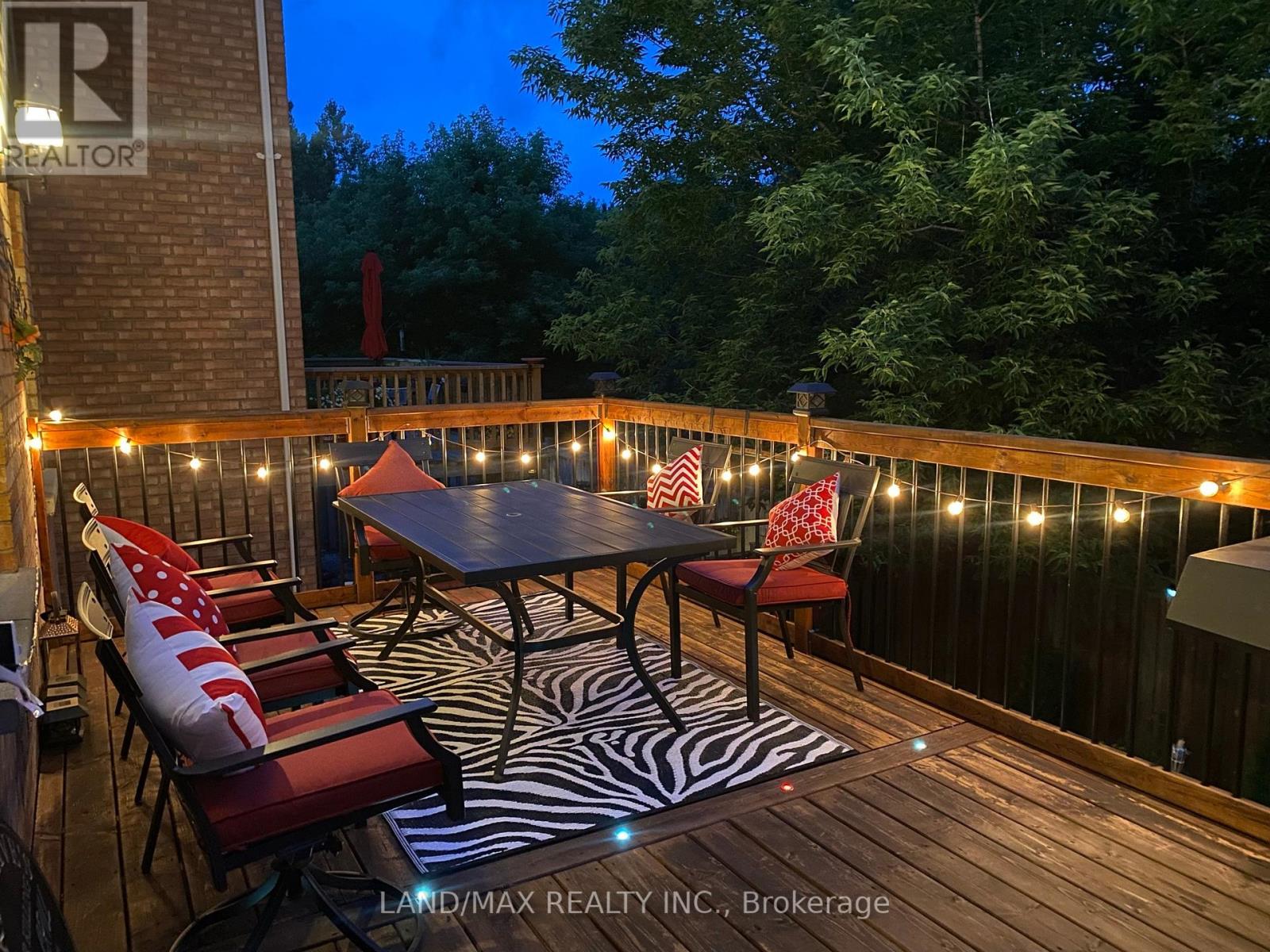 Photo 13 of 50 Charleswood Circle, Brampton ON