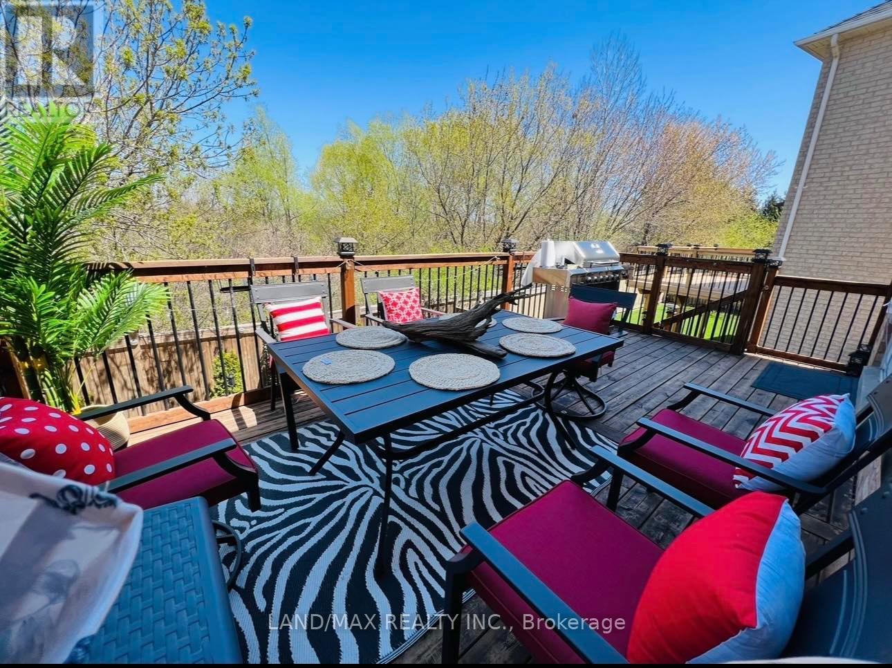 Photo 14 of 50 Charleswood Circle, Brampton ON