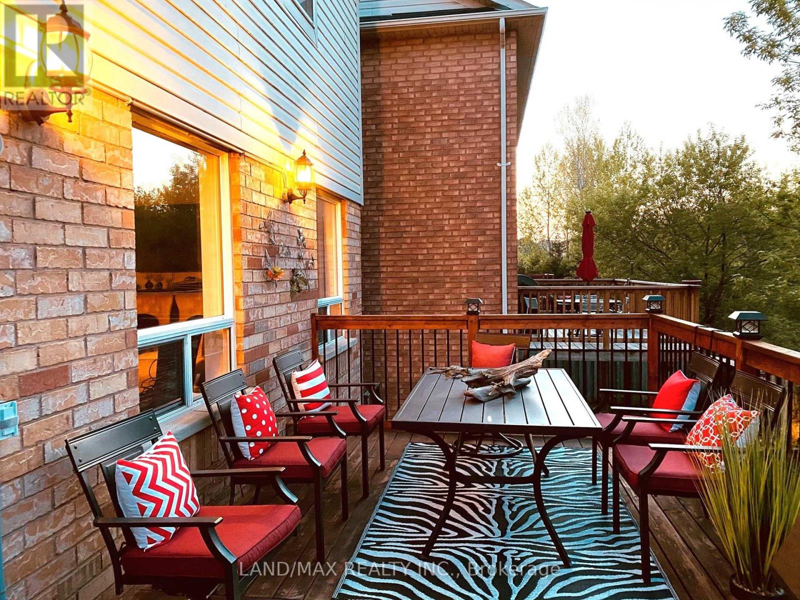 Photo 15 of 50 Charleswood Circle, Brampton ON