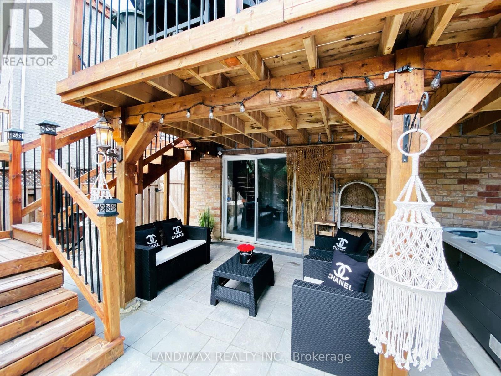 Photo 16 of 50 Charleswood Circle, Brampton ON