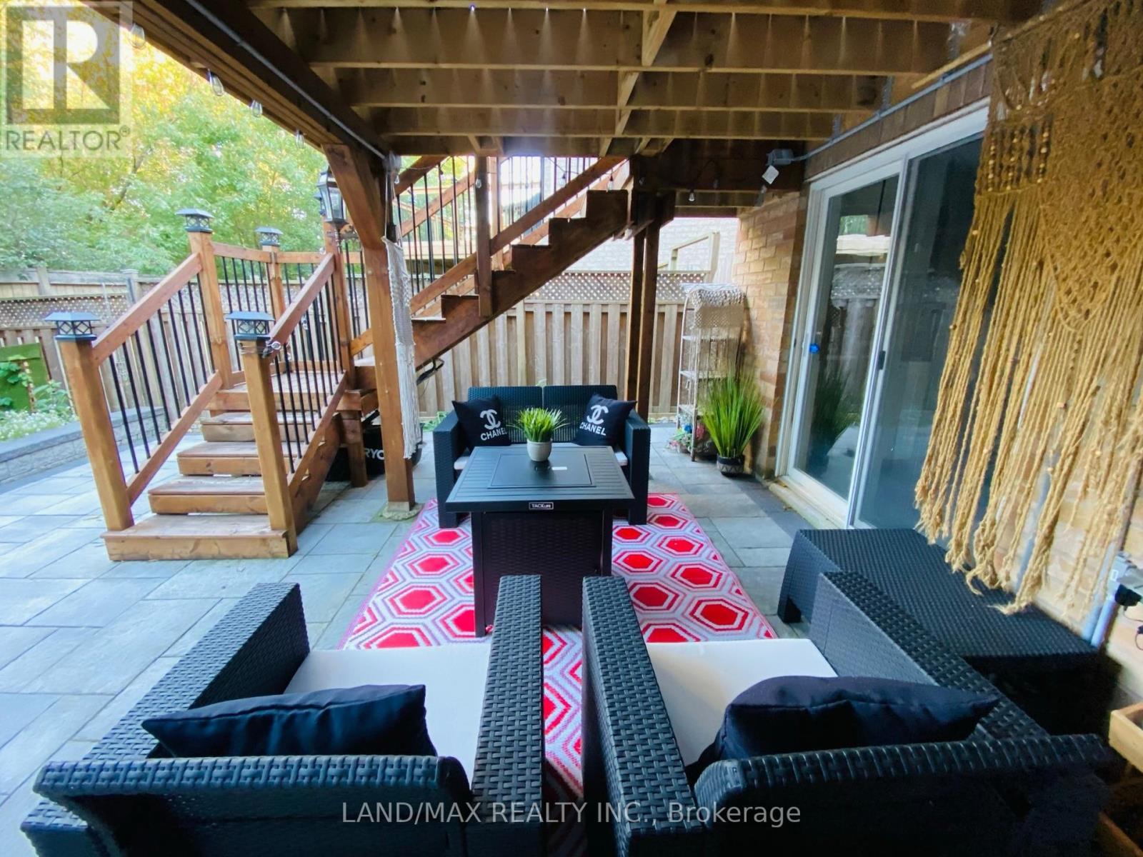 Photo 19 of 50 Charleswood Circle, Brampton ON