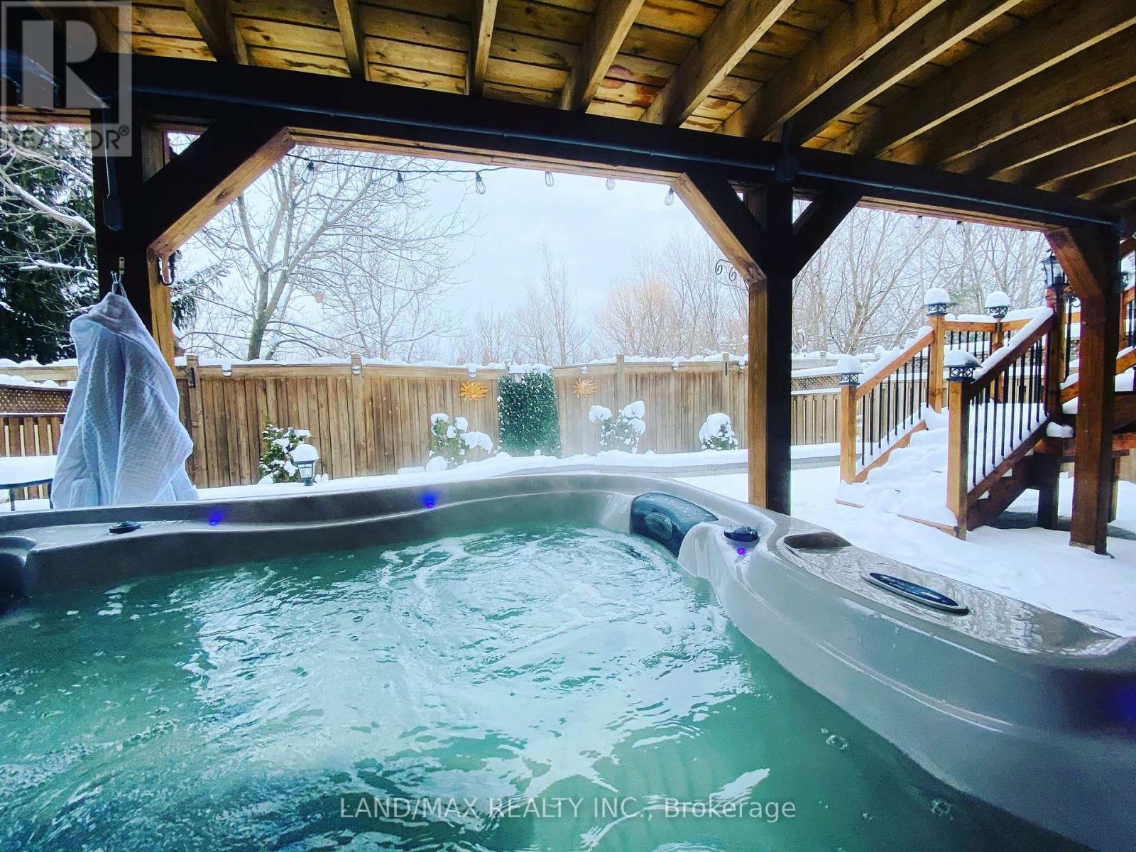 Photo 20 of 50 Charleswood Circle, Brampton ON