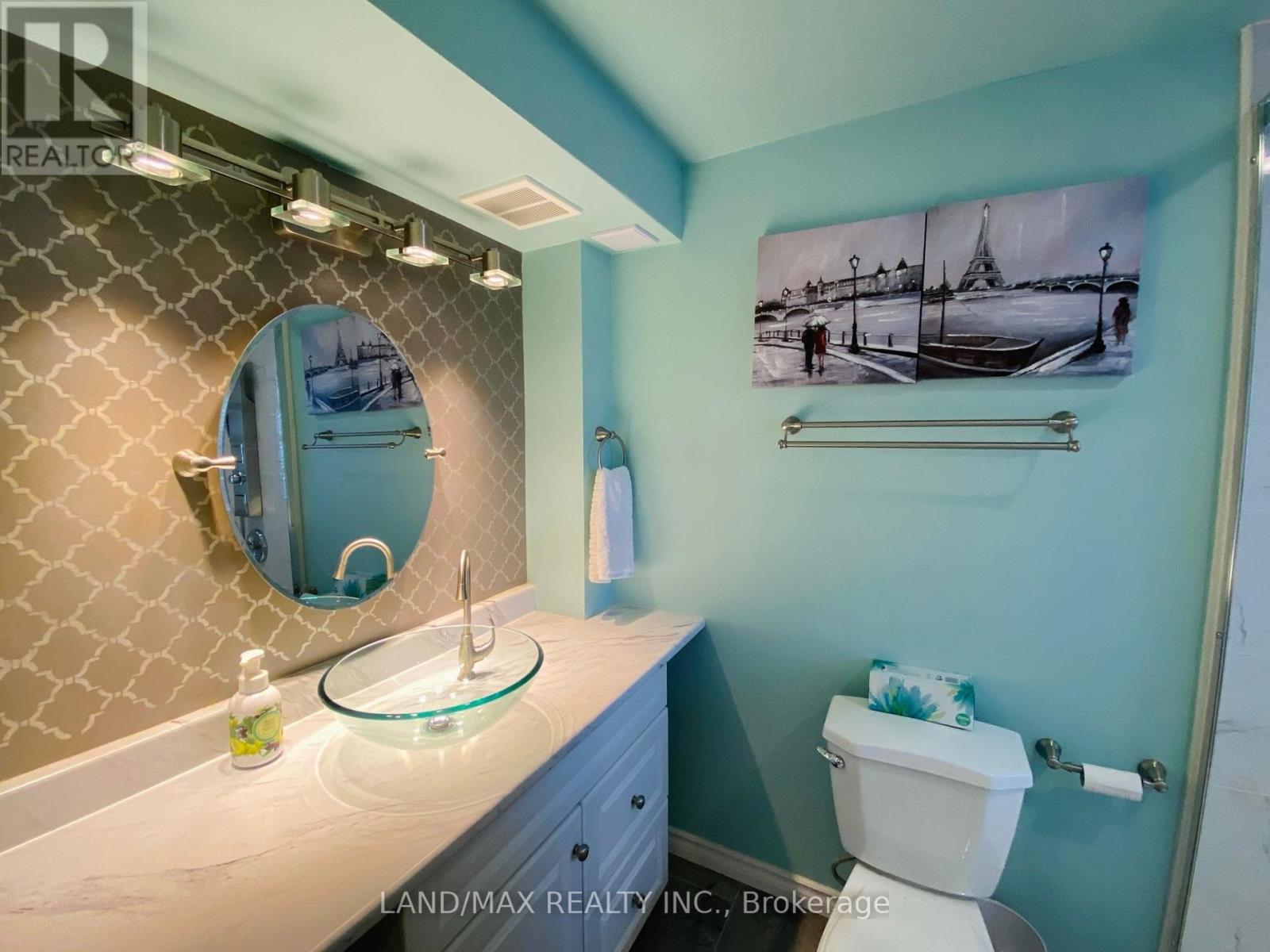 Photo 26 of 50 Charleswood Circle, Brampton ON