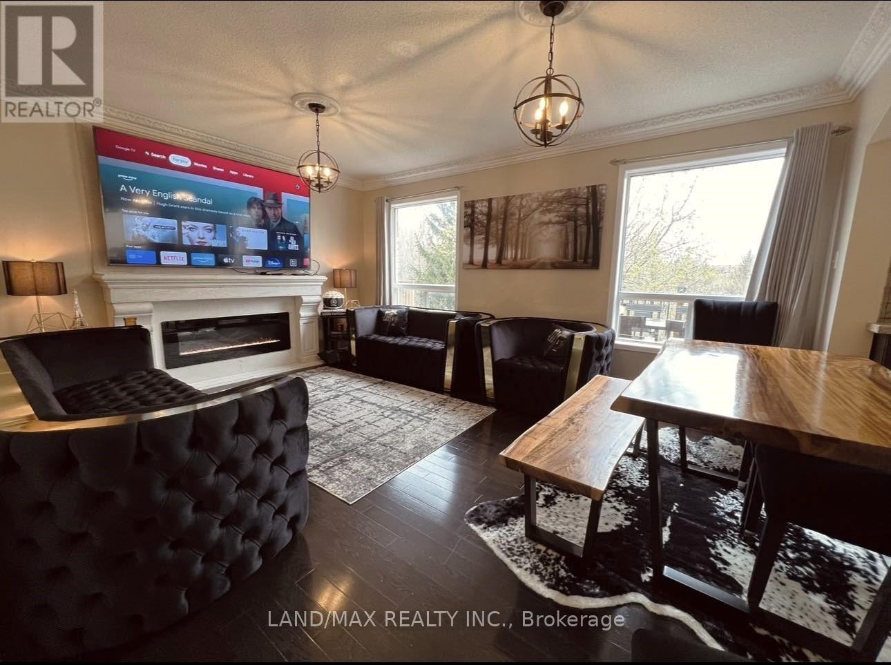 Photo 4 of 50 Charleswood Circle, Brampton ON