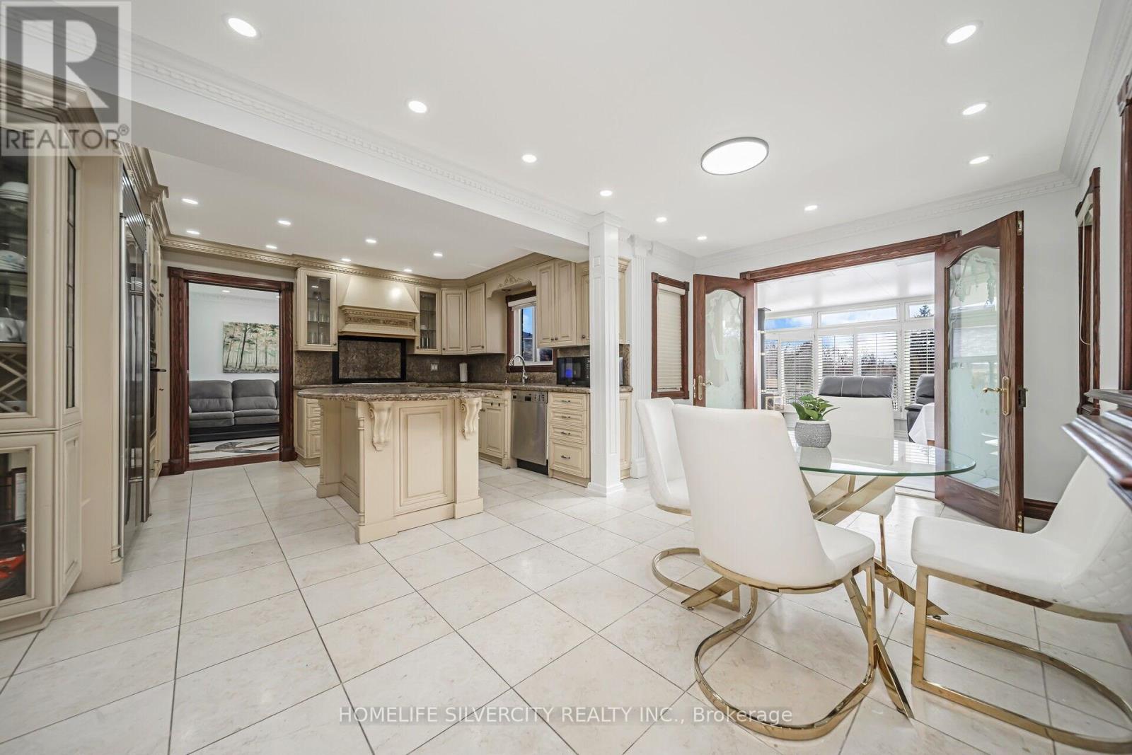 Photo 14 of 14 Rembrandt Crescent, Brampton ON