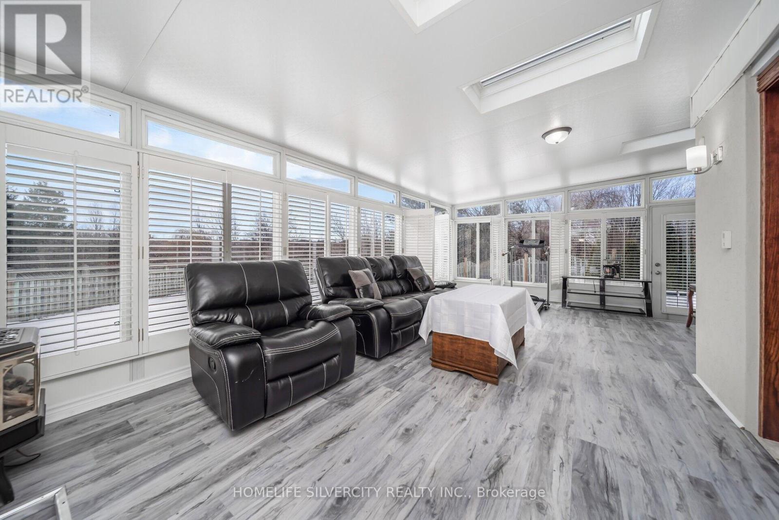 Photo 17 of 14 Rembrandt Crescent, Brampton ON
