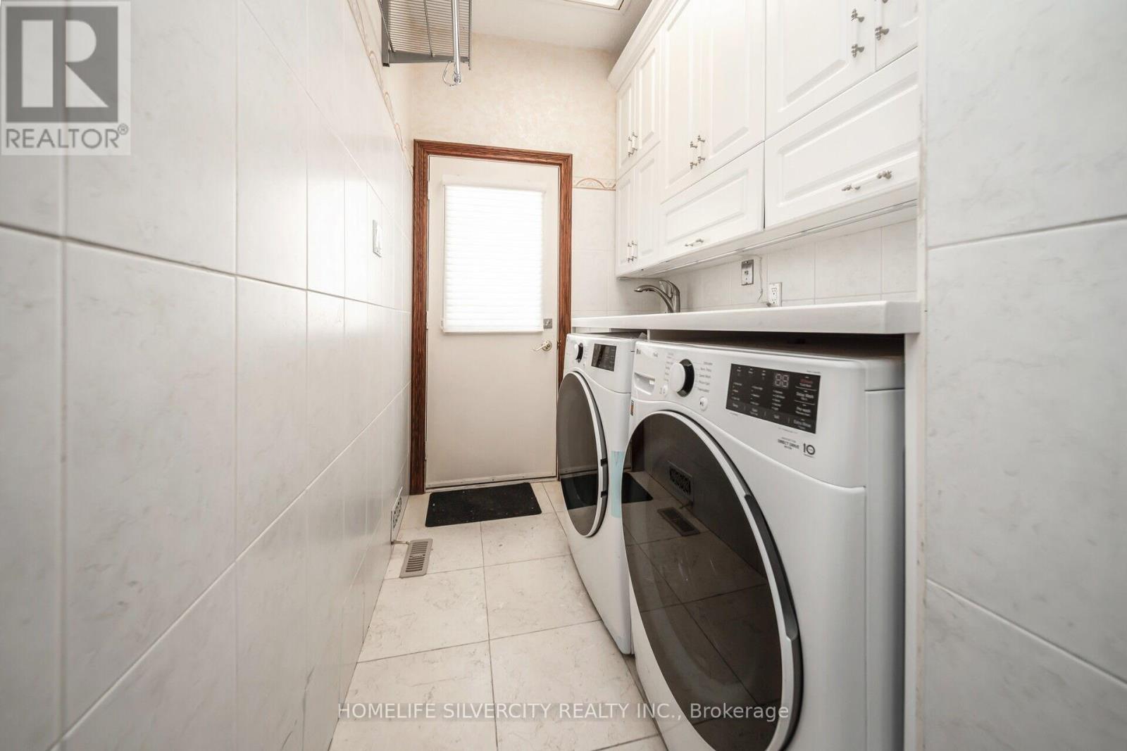 Photo 21 of 14 Rembrandt Crescent, Brampton ON