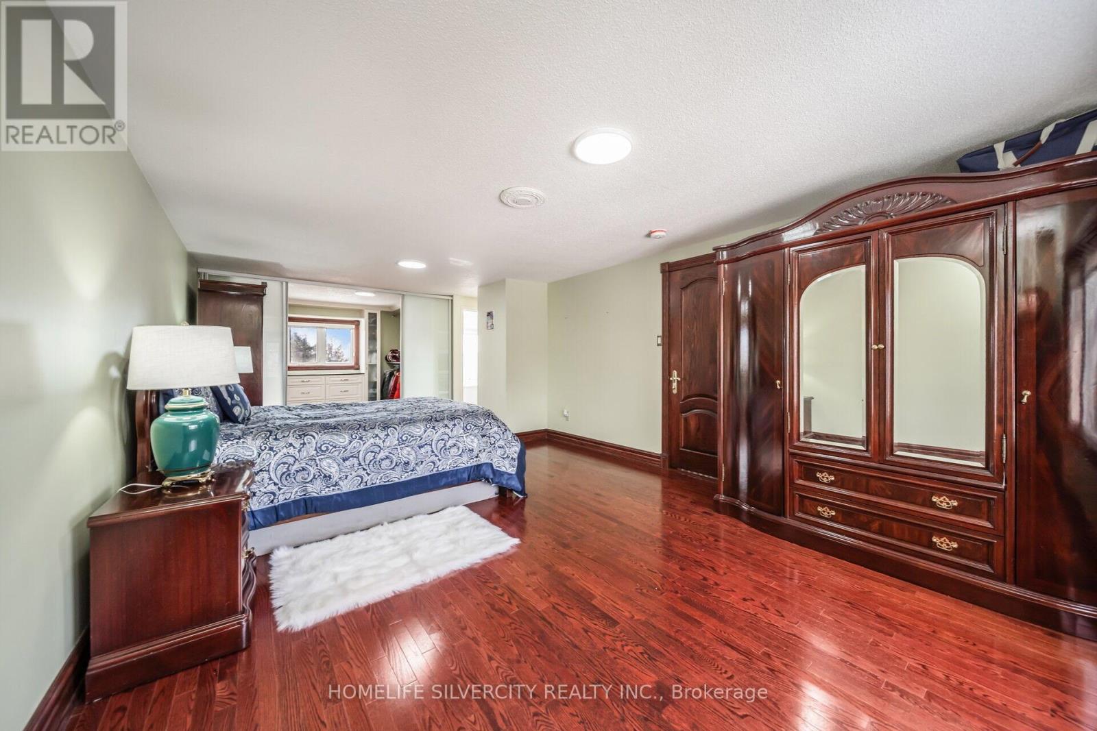 Photo 24 of 14 Rembrandt Crescent, Brampton ON