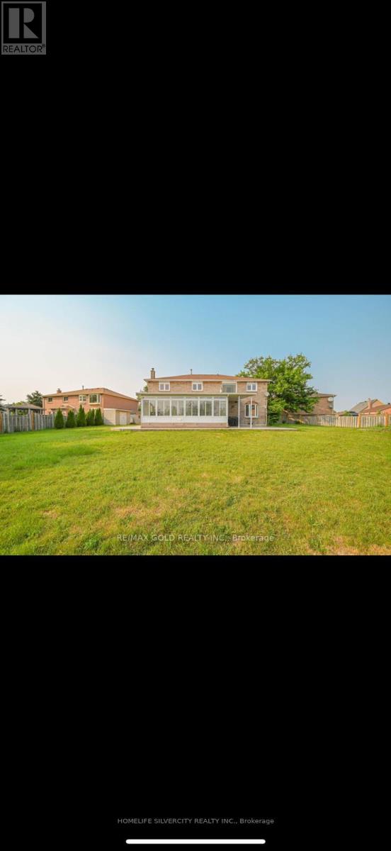 Photo 37 of 14 Rembrandt Crescent, Brampton ON