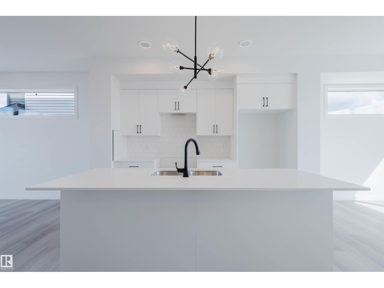 Photo 3 of 427 32 St Sw, Edmonton AB