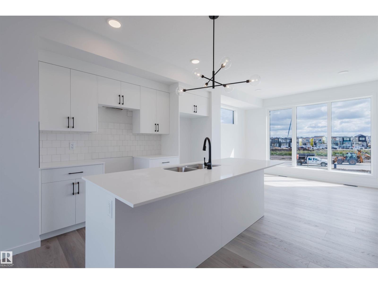 Photo 1 of 427 32 St Sw, Edmonton AB