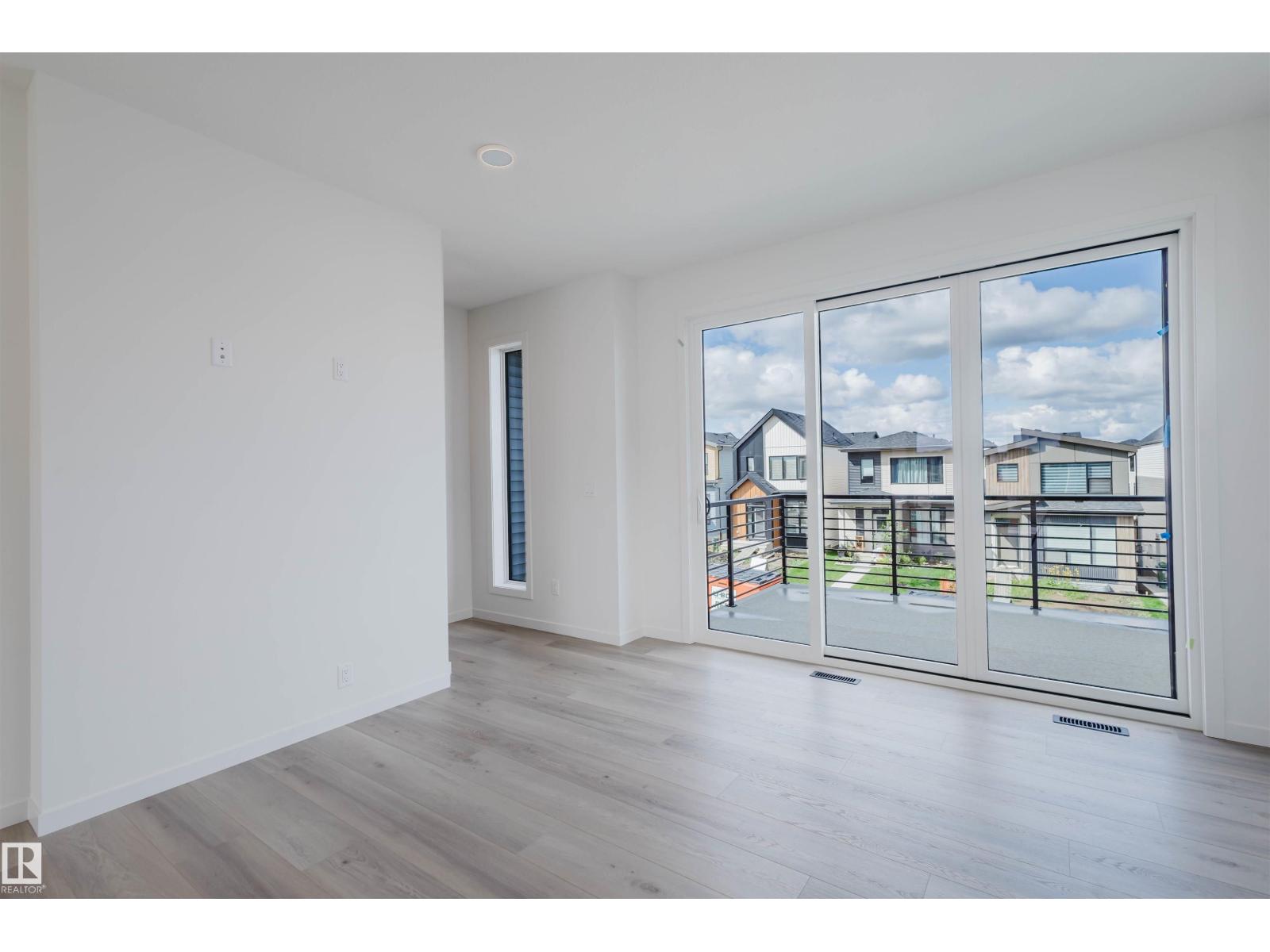Photo 14 of 427 32 St Sw, Edmonton AB