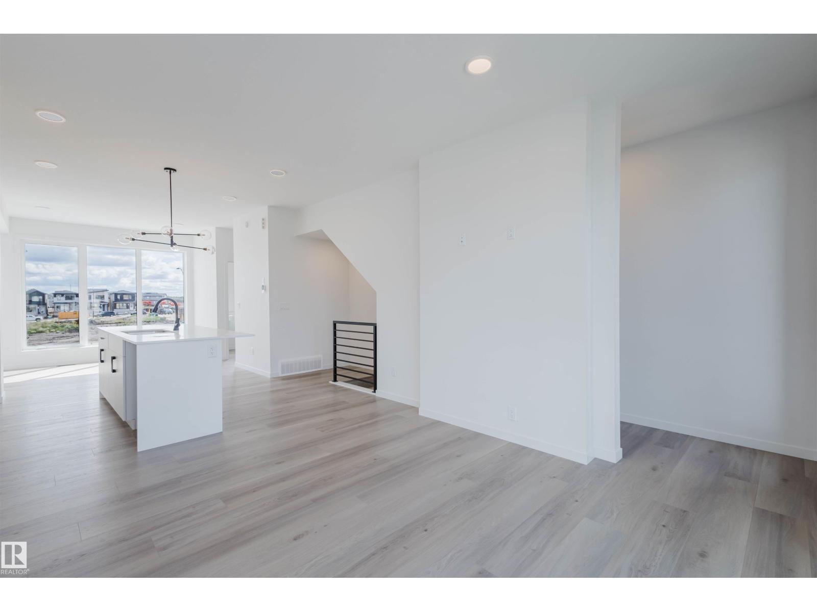 Photo 15 of 427 32 St Sw, Edmonton AB