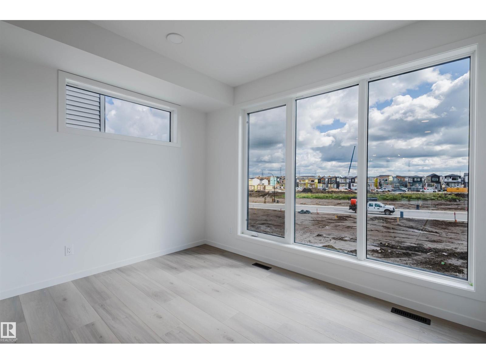 Photo 10 of 427 32 St Sw, Edmonton AB