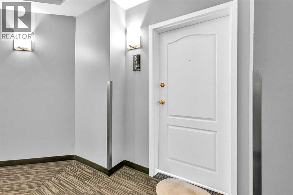 Single Family House for Sale in   Sierra Morena Mews SW Signal Hill Calgary 
