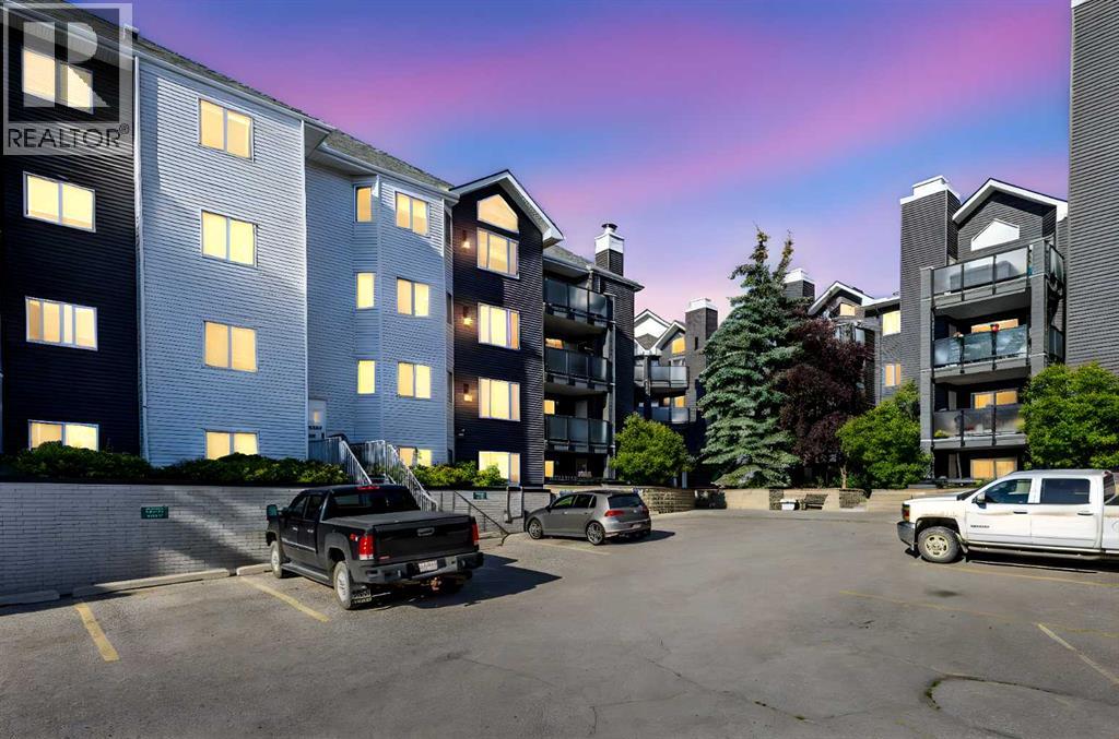 Single Family House for Sale in   Sierra Morena Mews SW Signal Hill Calgary 