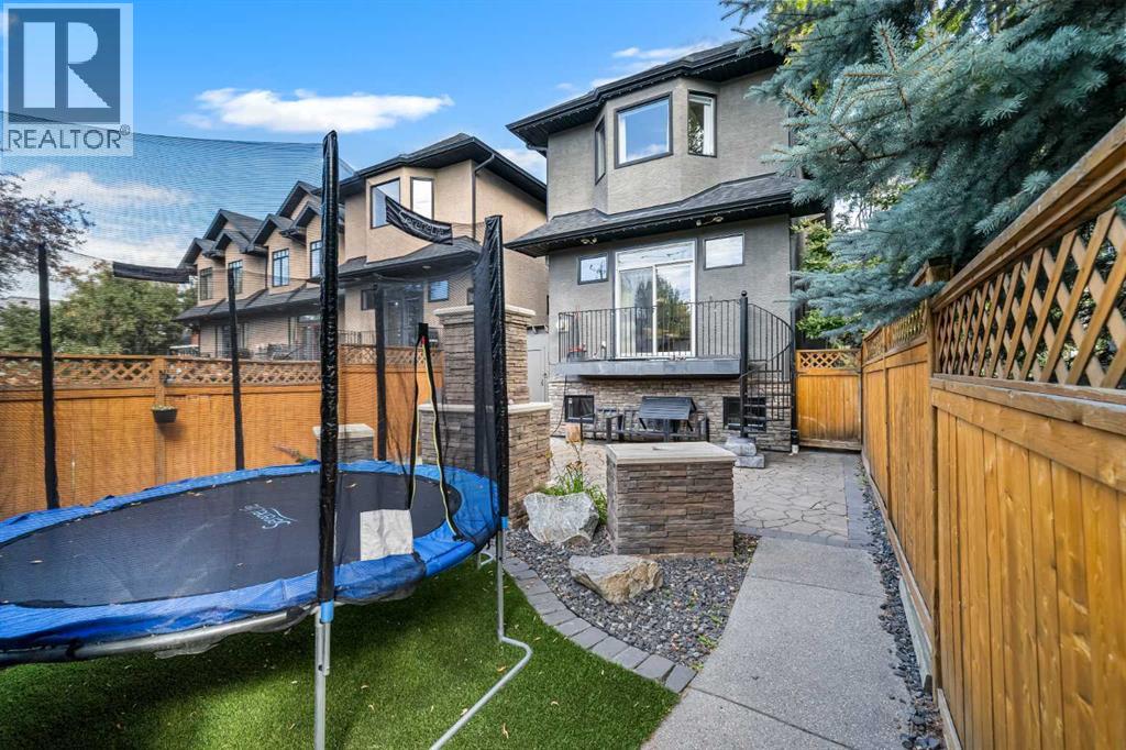 Single Family House for Sale in   Avenue NW West Hillhurst Calgary 