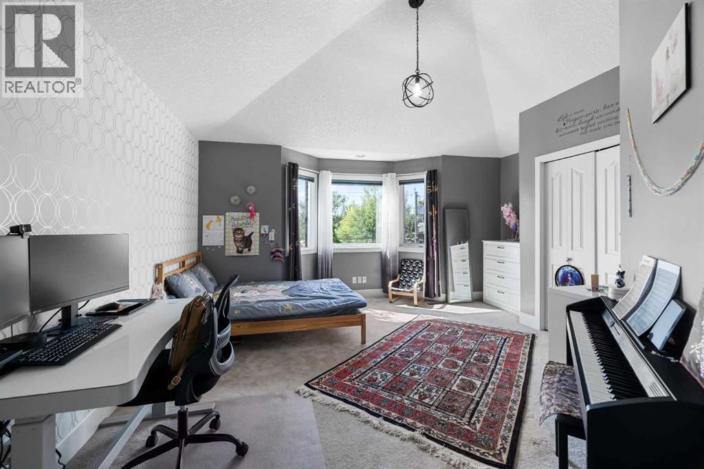 Single Family House for Sale in   Avenue NW West Hillhurst Calgary 