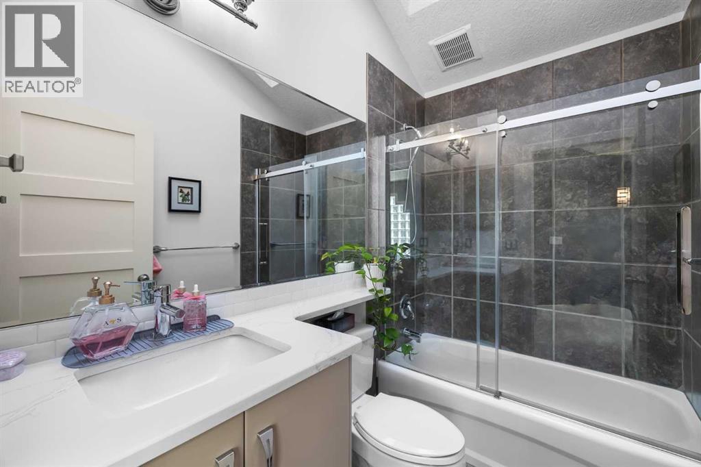 Single Family House for Sale in   Avenue NW West Hillhurst Calgary 