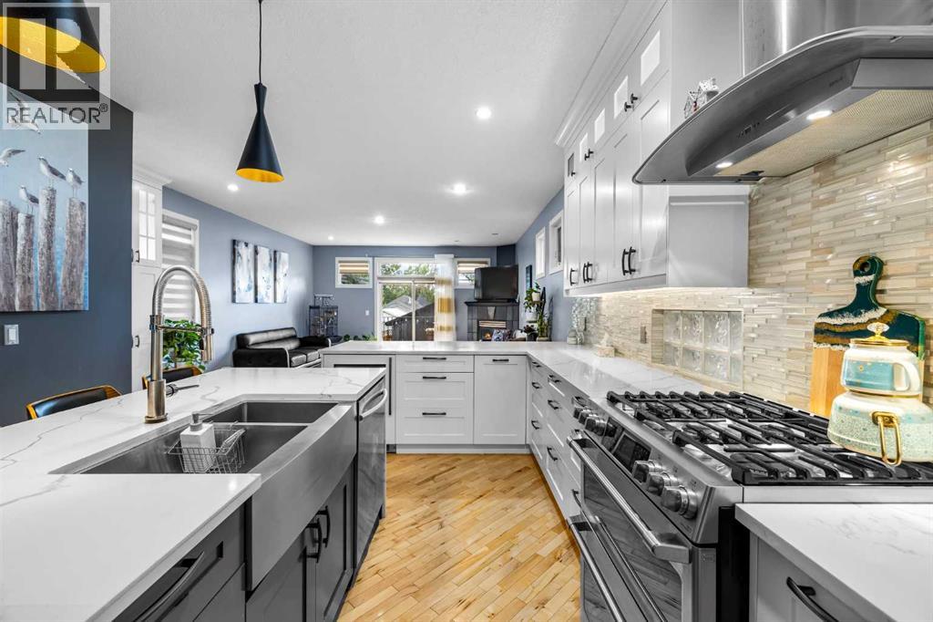 Single Family House for Sale in   Avenue NW West Hillhurst Calgary 