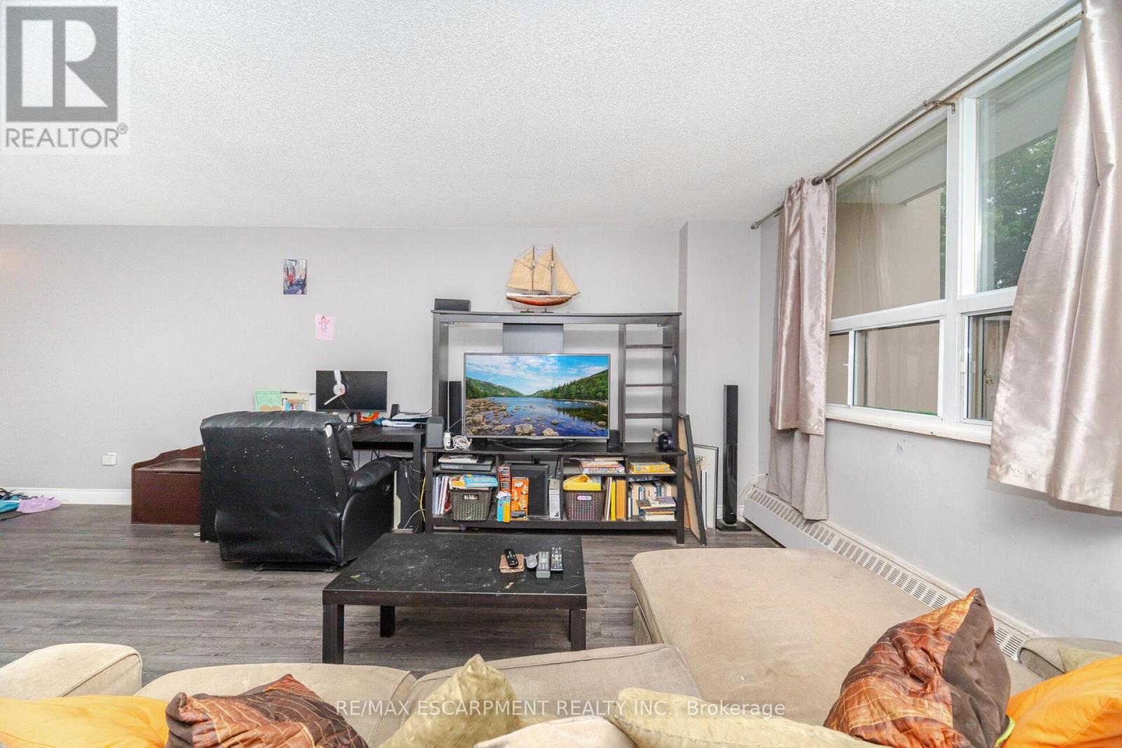 Photo 10 of 14 15 Albright Road, Hamilton ON