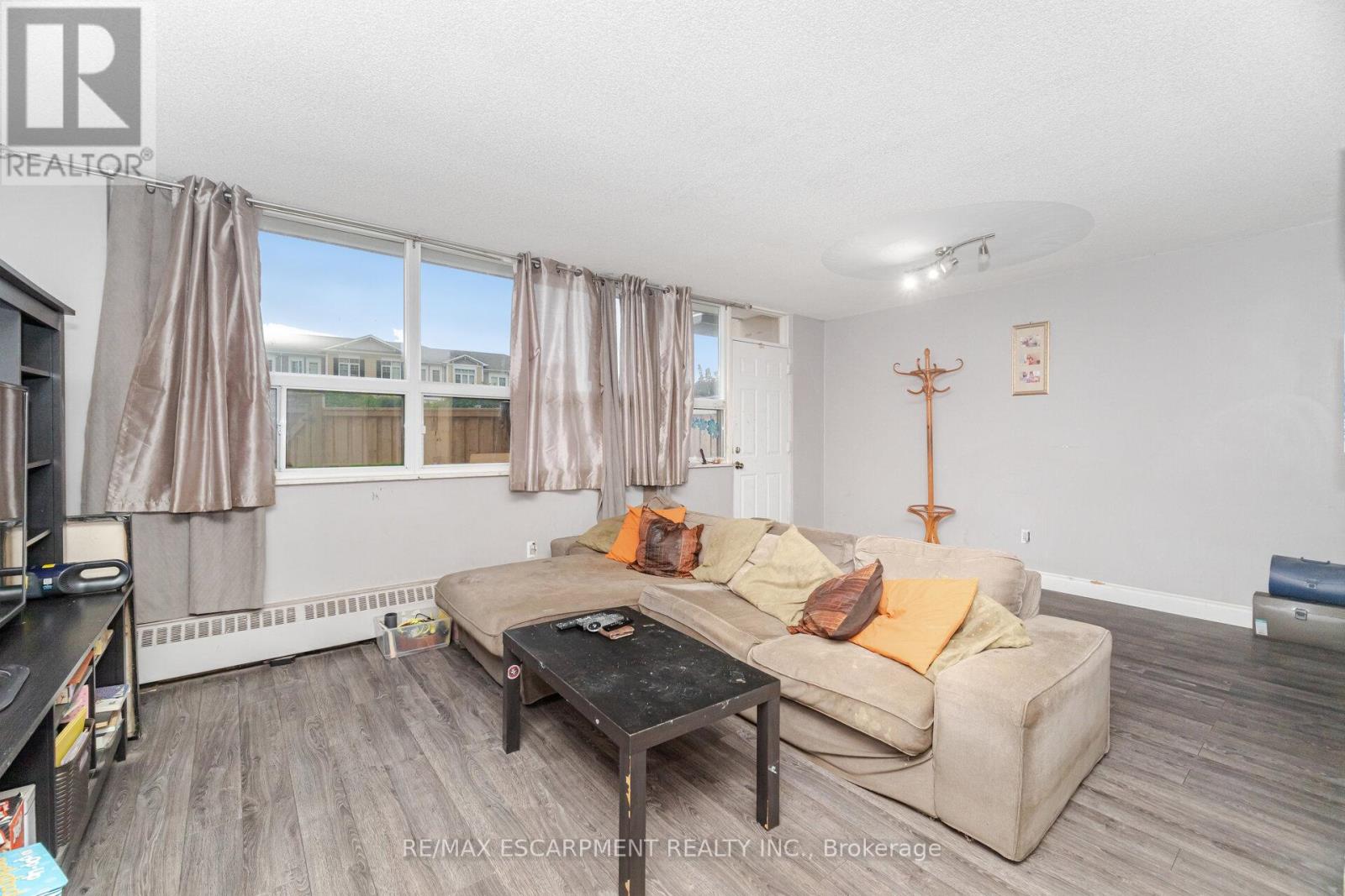 Photo 11 of 14 15 Albright Road, Hamilton ON