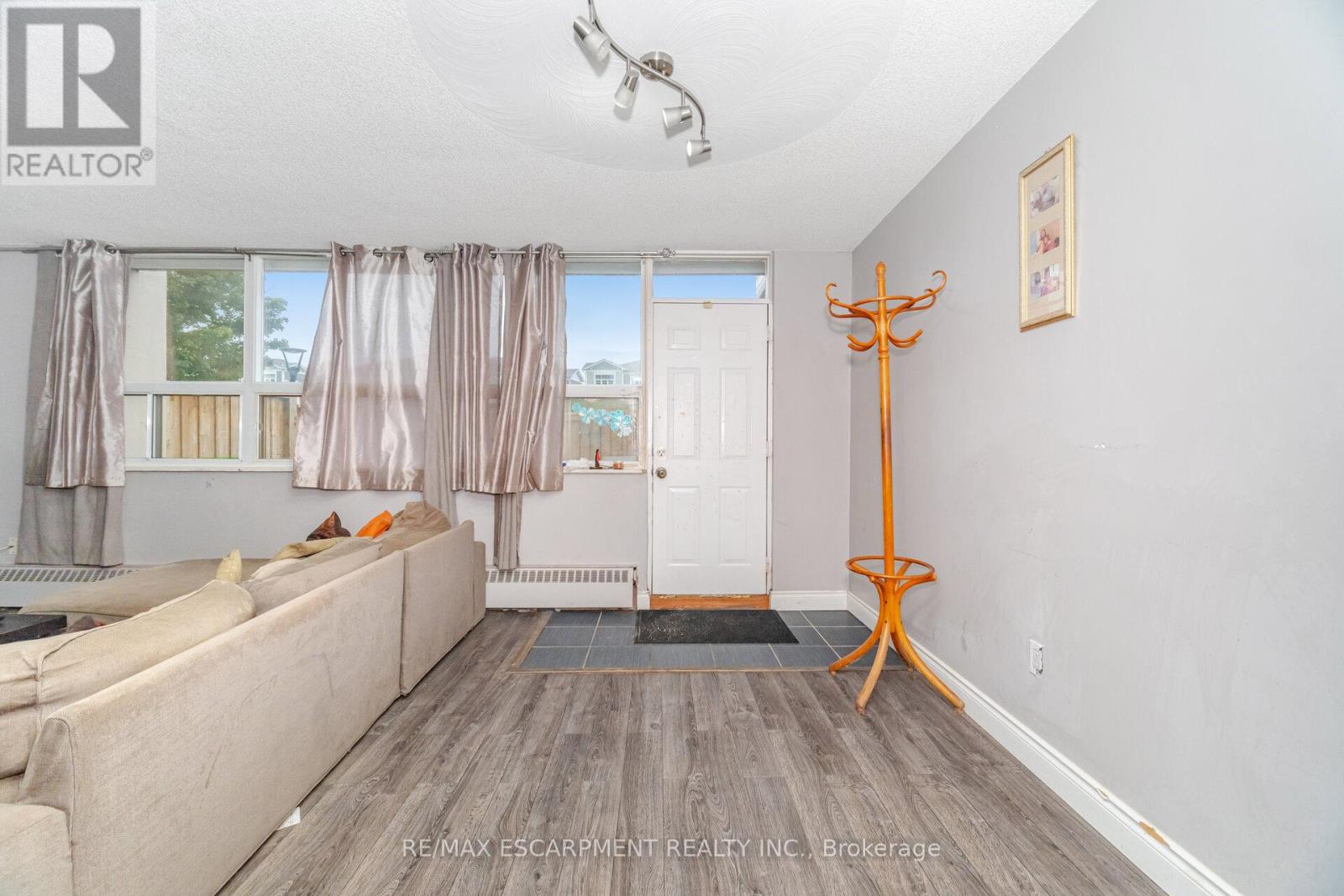 Photo 12 of 14 15 Albright Road, Hamilton ON