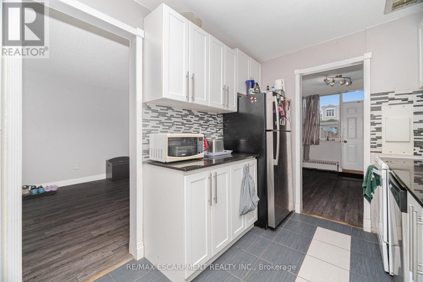 Photo 15 of 14 15 Albright Road, Hamilton ON