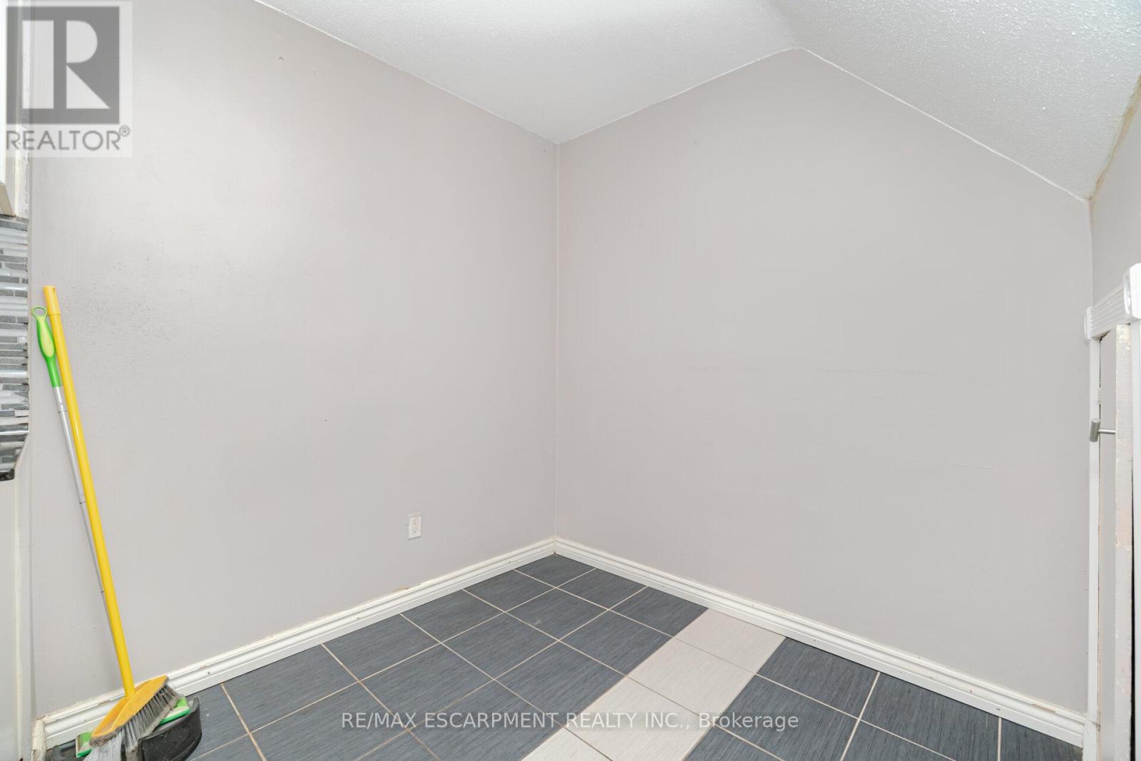Photo 20 of 14 15 Albright Road, Hamilton ON