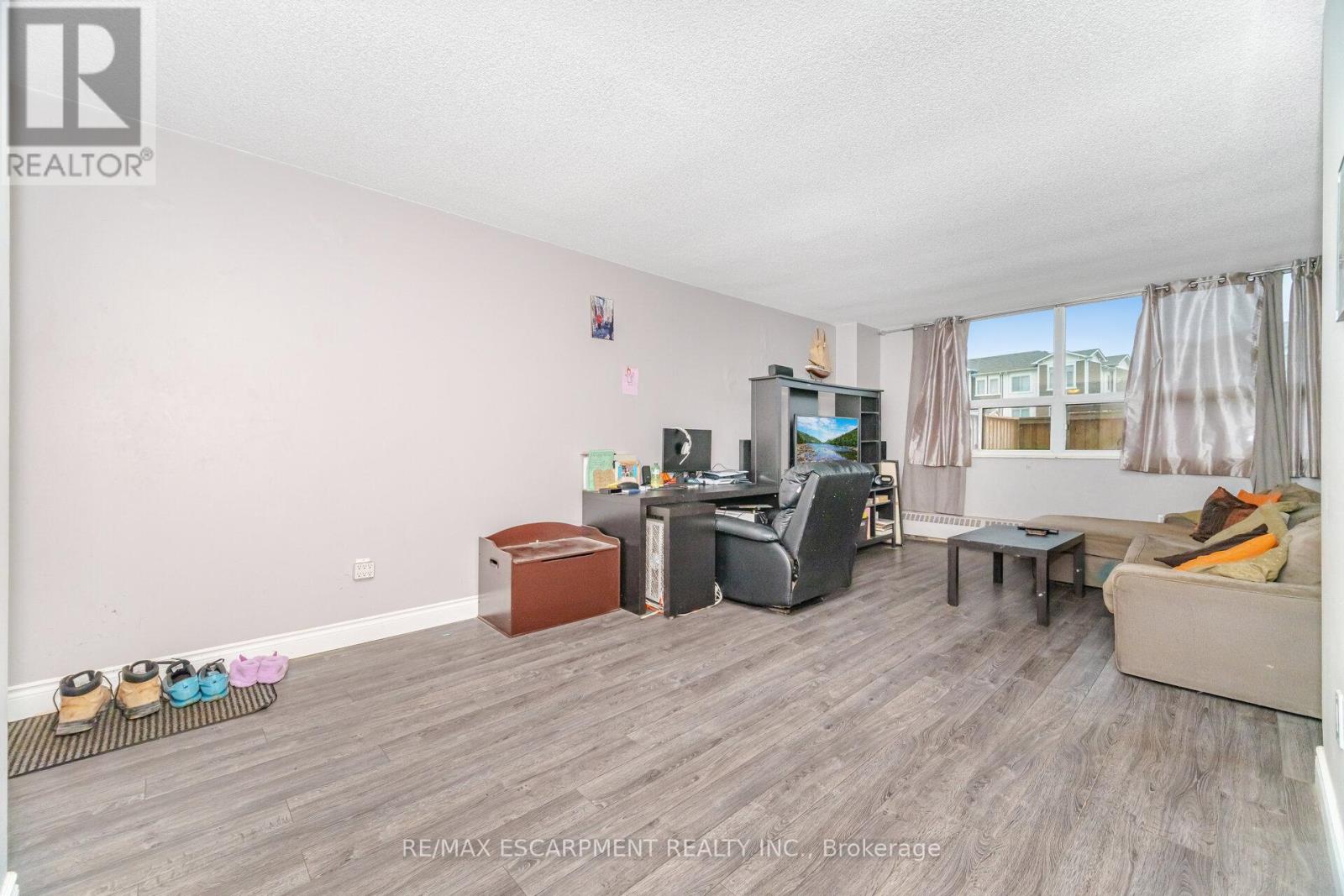 Photo 6 of 14 15 Albright Road, Hamilton ON