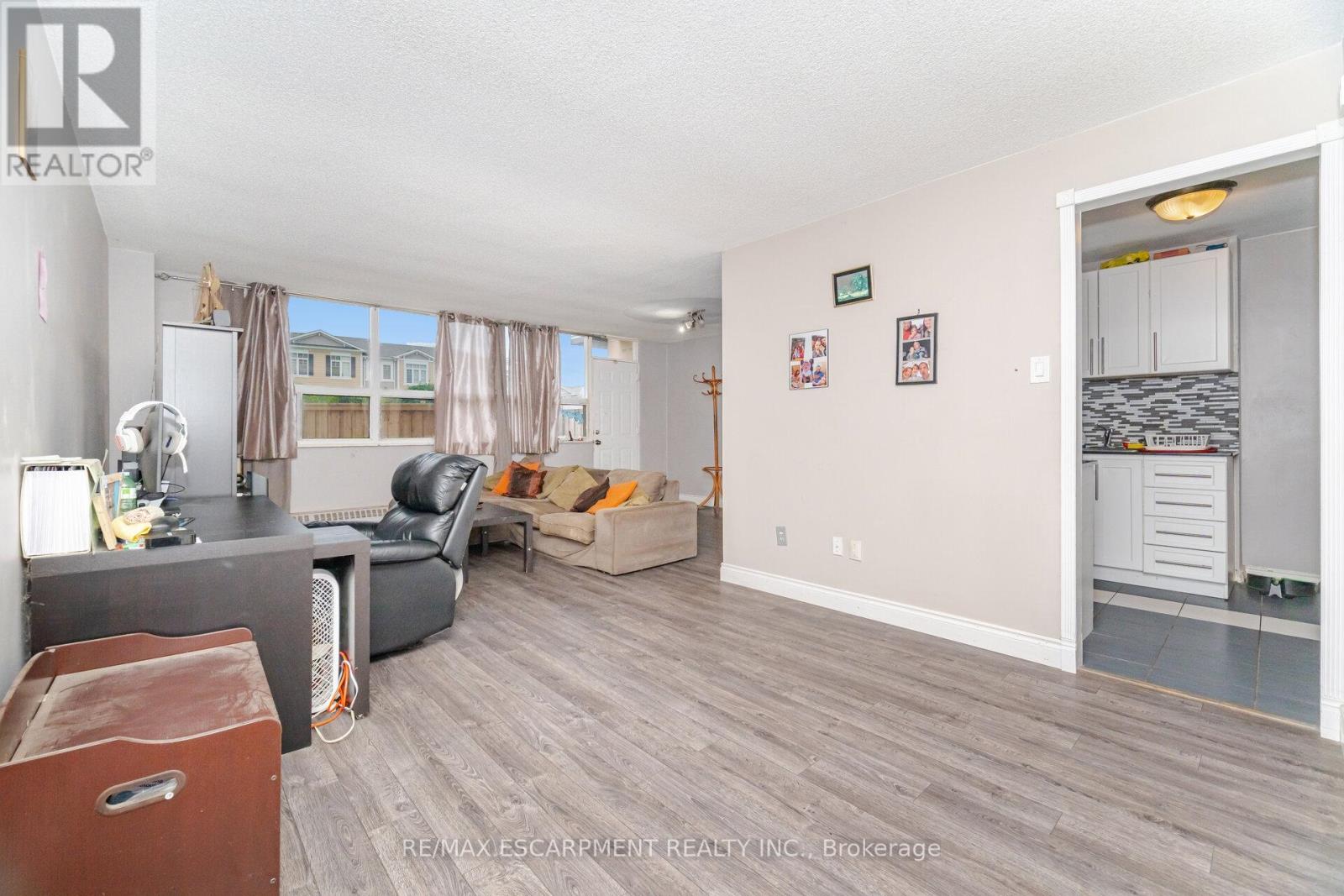 Photo 7 of 14 15 Albright Road, Hamilton ON