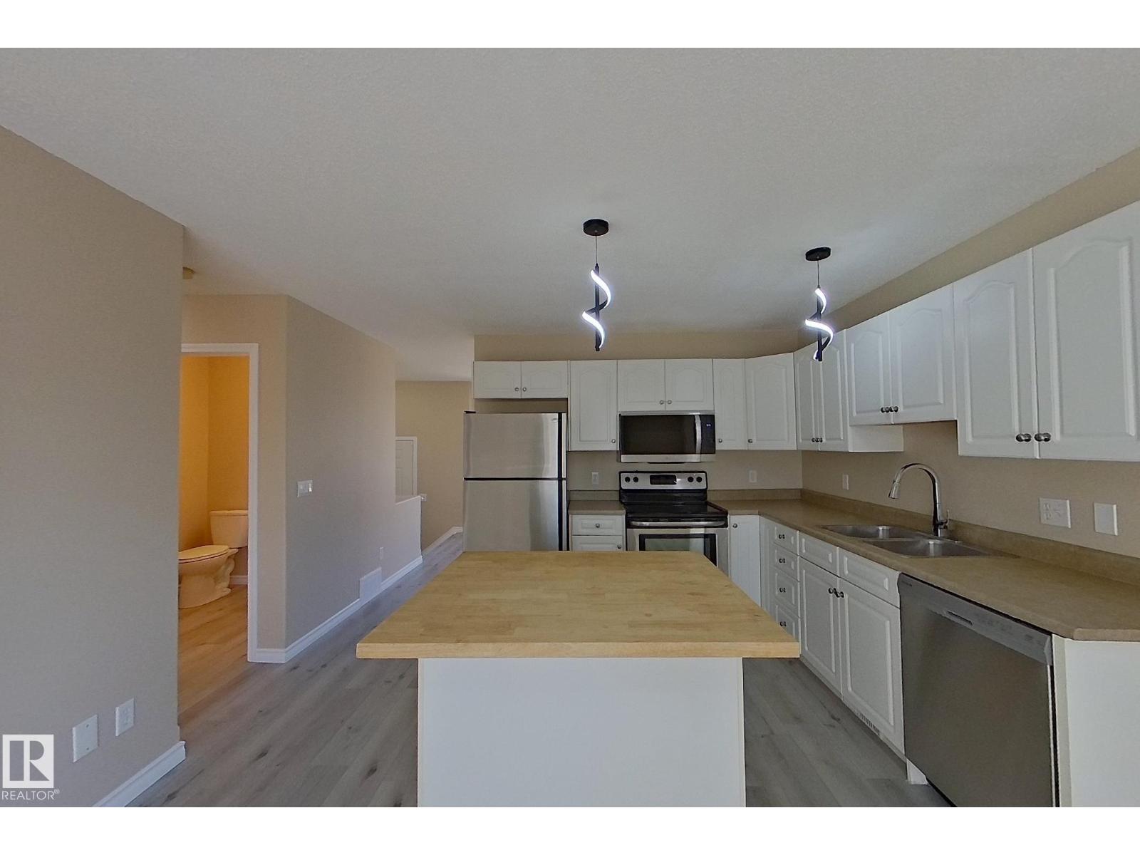 Photo 10 of 4 16777 91 St Nw, Edmonton AB