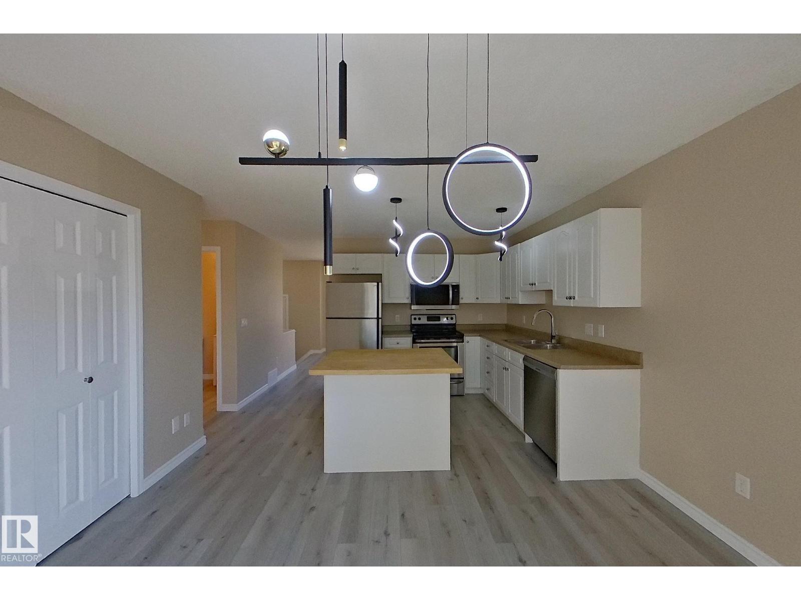 Photo 11 of 4 16777 91 St Nw, Edmonton AB