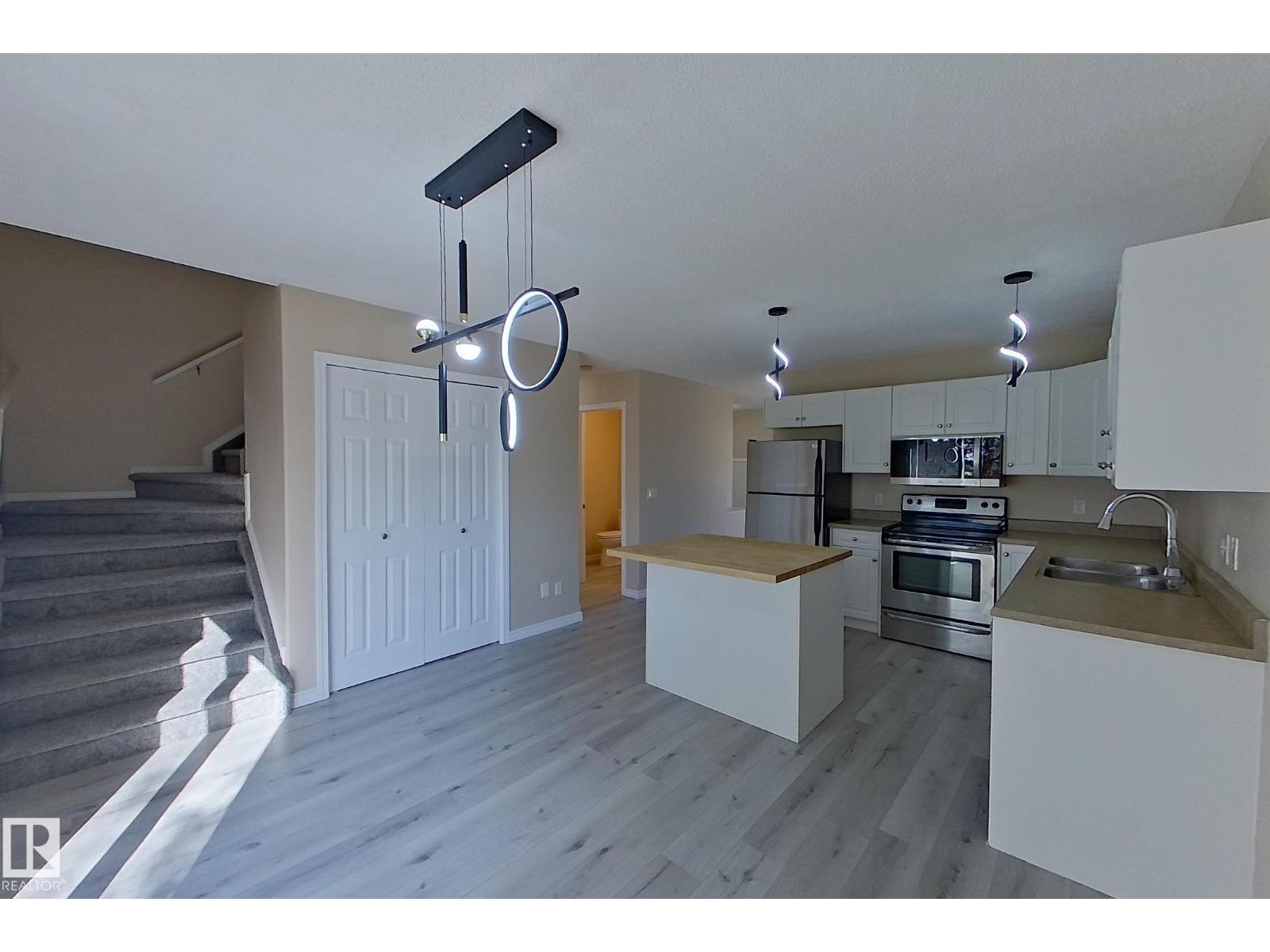 Photo 12 of 4 16777 91 St Nw, Edmonton AB
