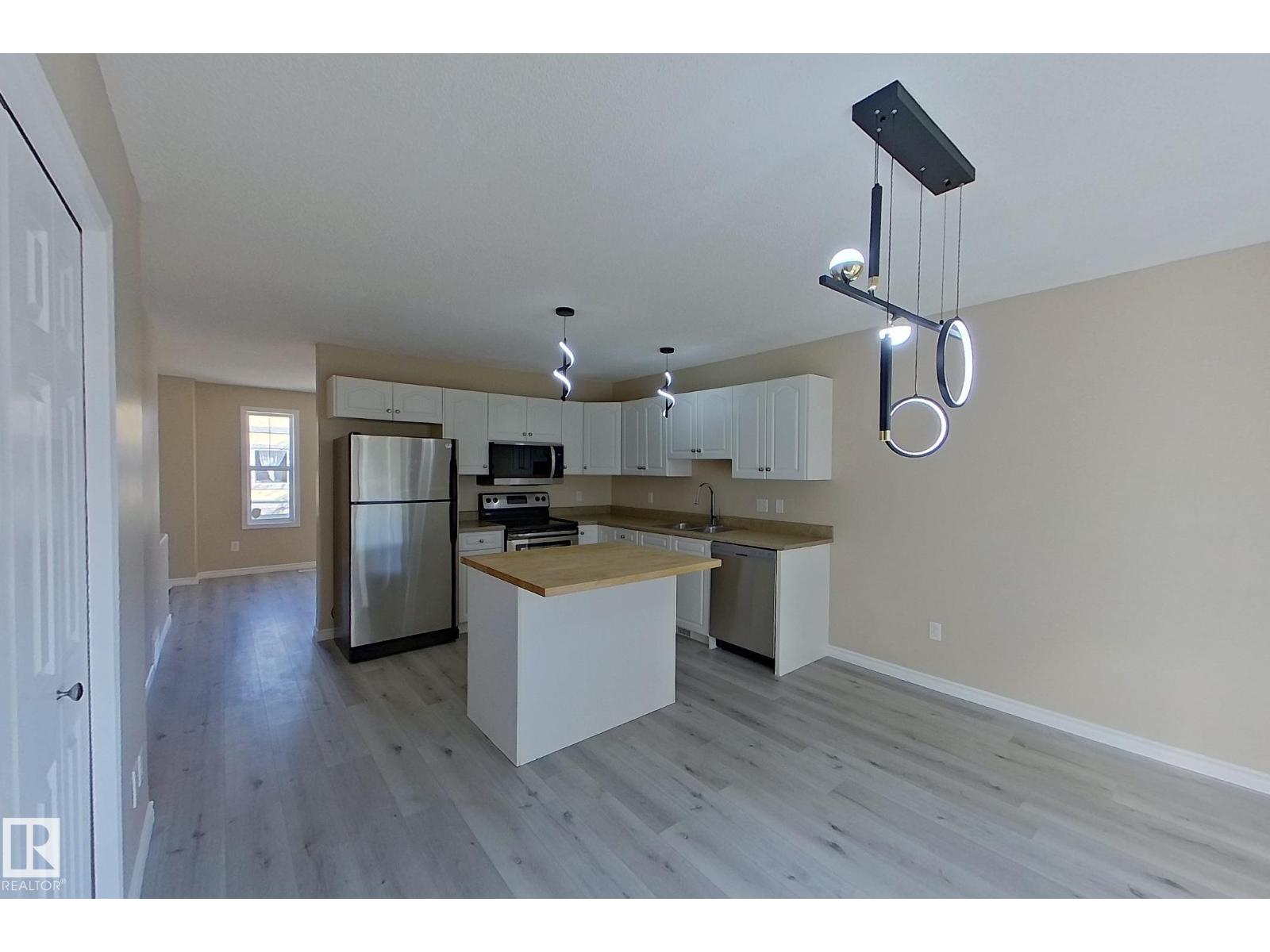 Photo 13 of 4 16777 91 St Nw, Edmonton AB